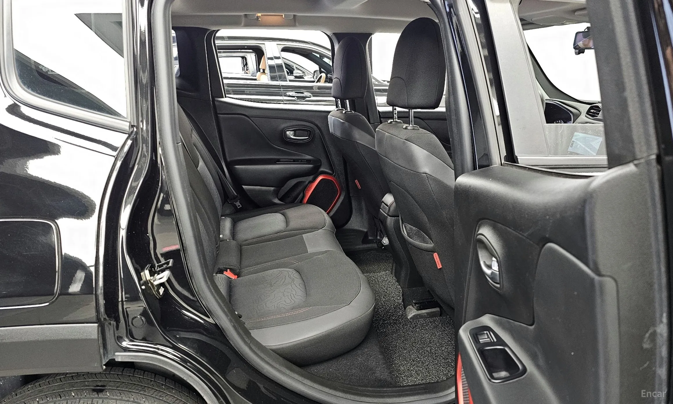 Jeep Renegade превью 12