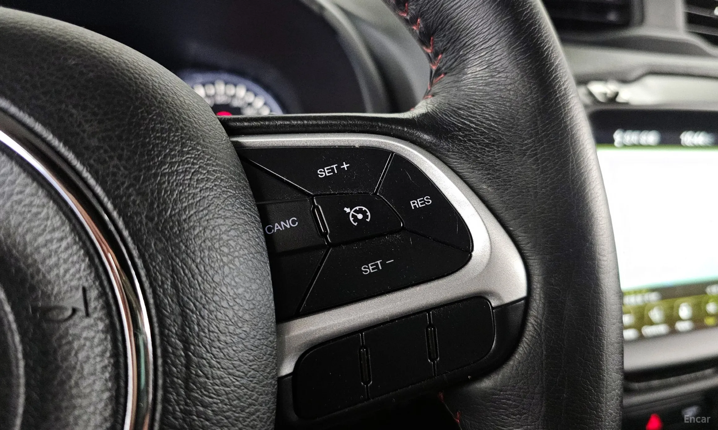 Jeep Renegade превью 19
