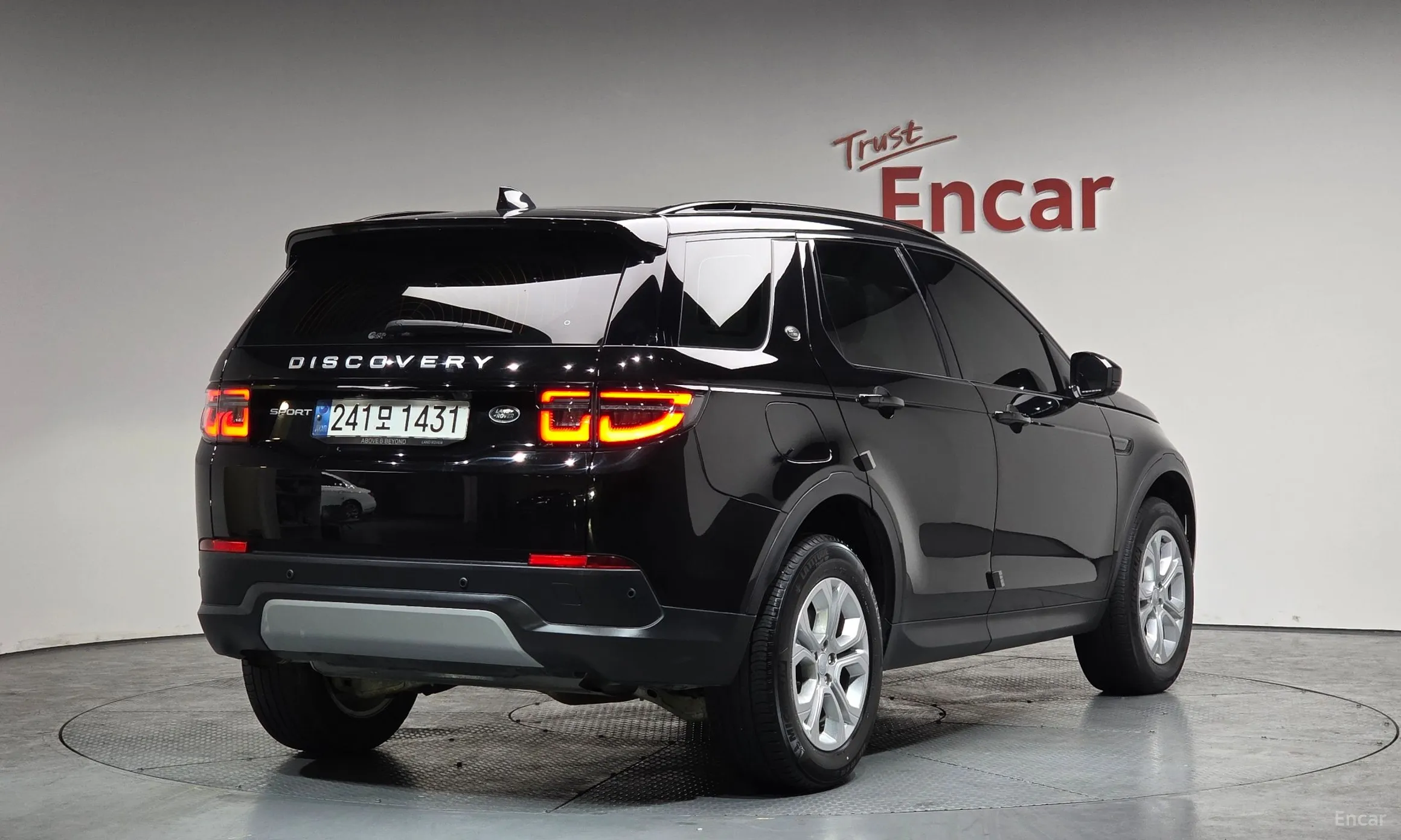 Land Rover Discovery Sports превью 2