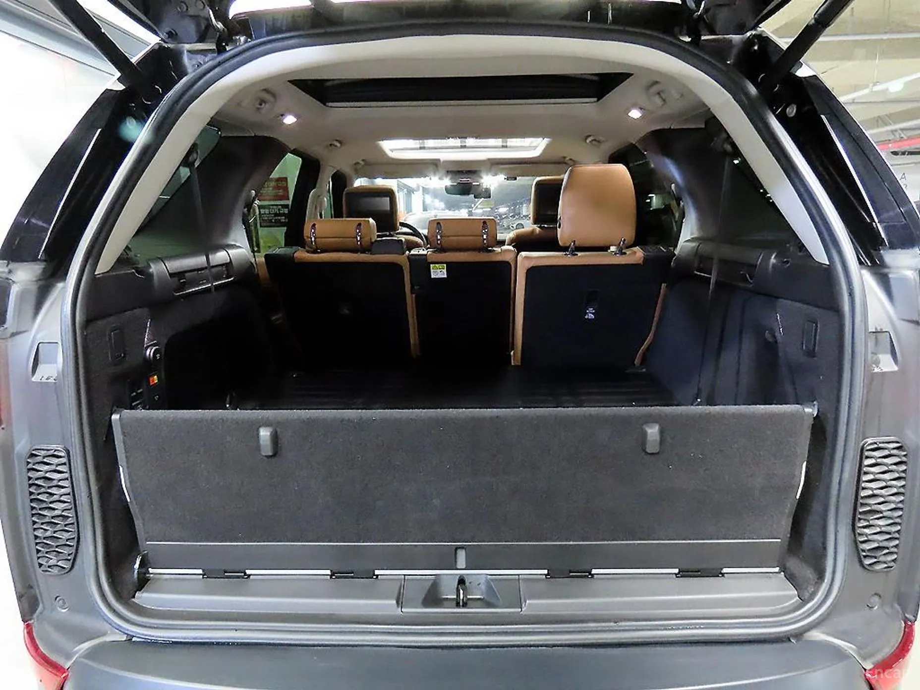 Land Rover Discovery 5 превью 16