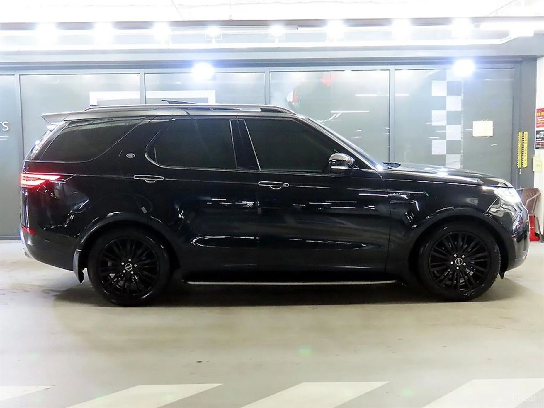 Land Rover Discovery 5 превью 3