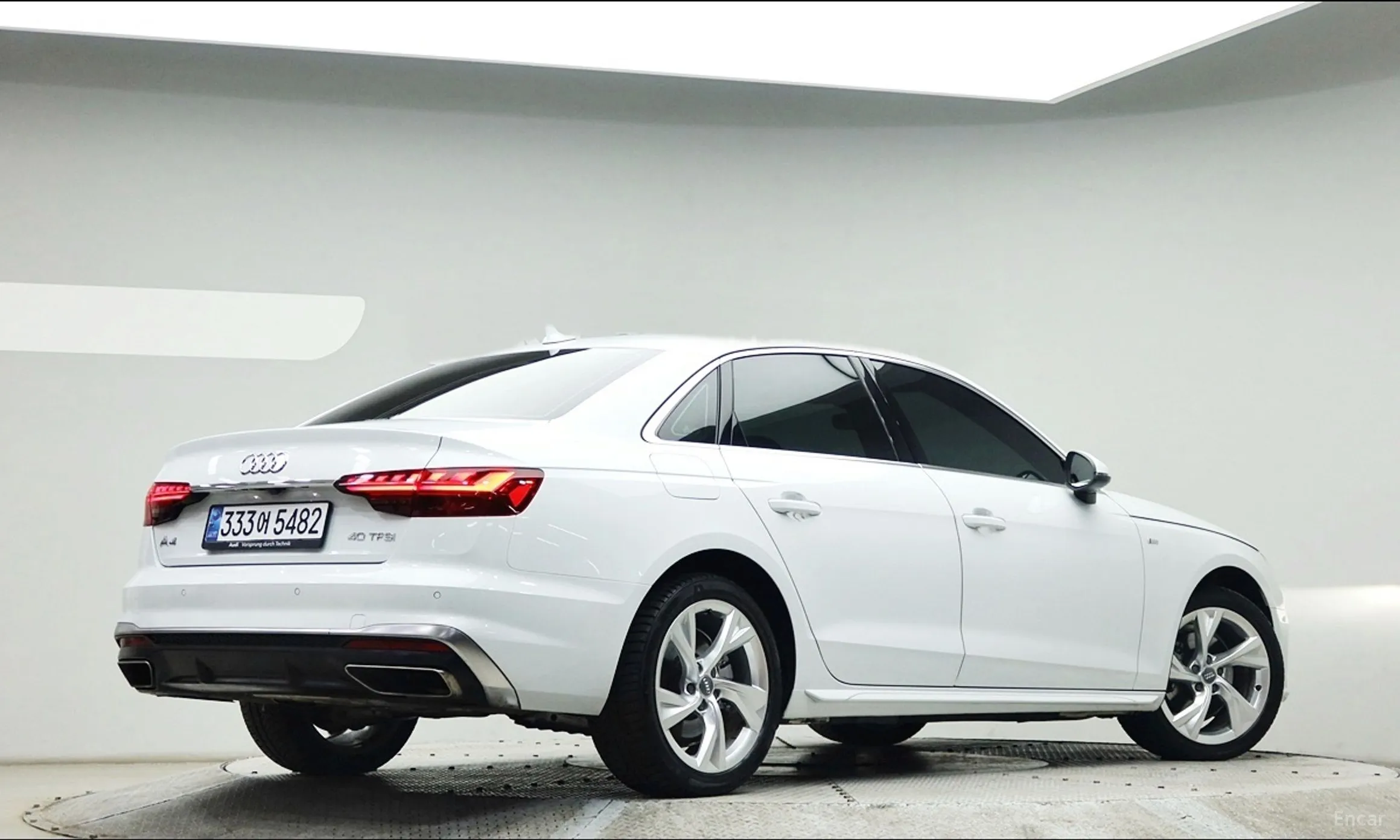 Audi A4 (B9) превью 2