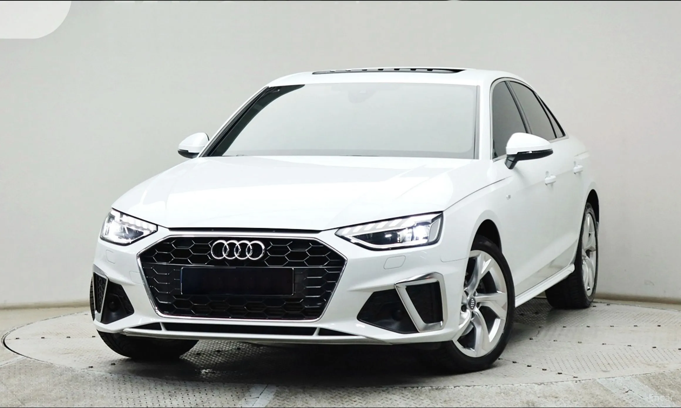 Audi A4 (B9) превью 3