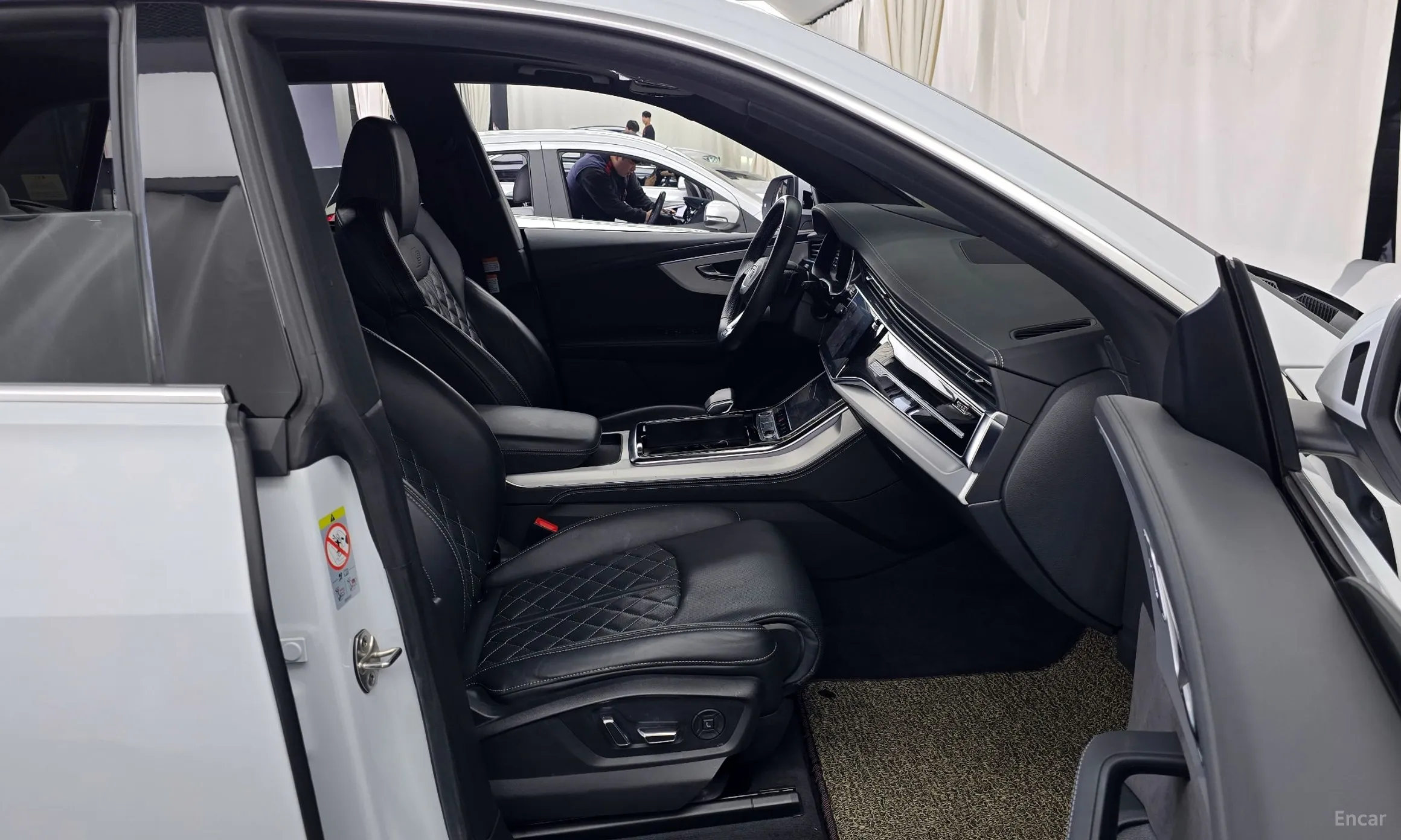 Audi Q8 (4M) превью 11