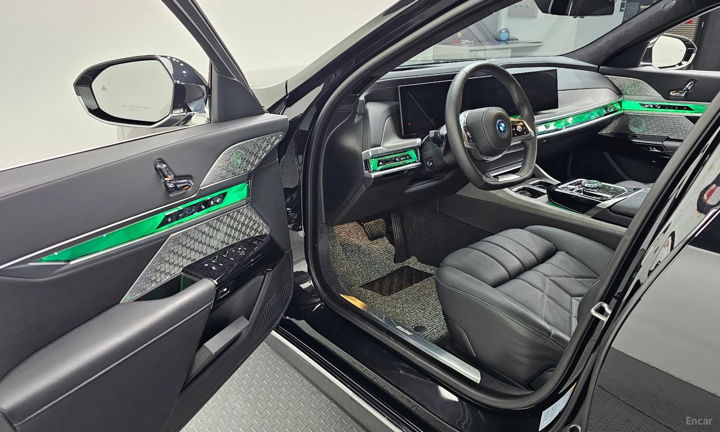 BMW 7 Series (G70) превью 11