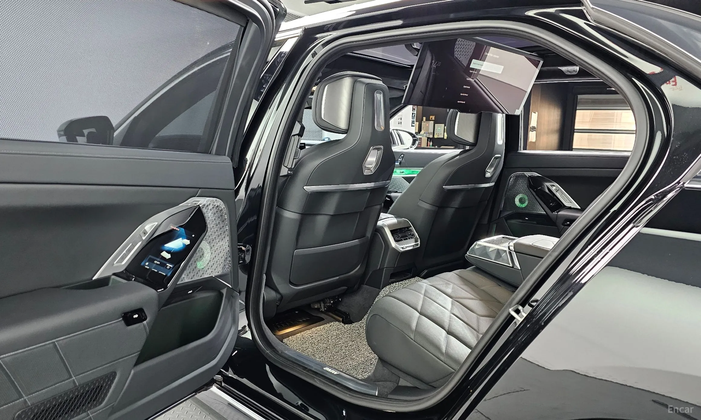 BMW 7 Series (G70) превью 12