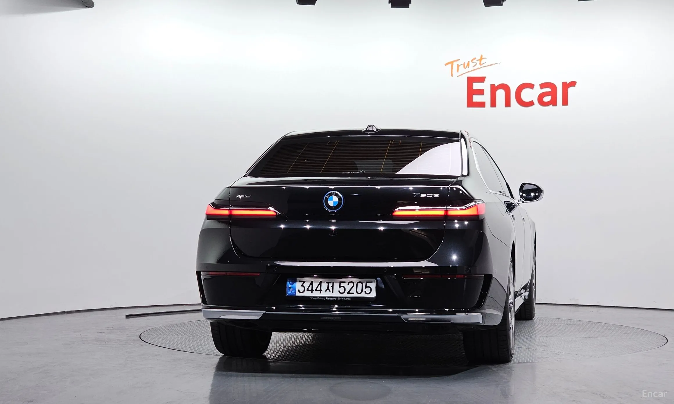 BMW 7 Series (G70) превью 4