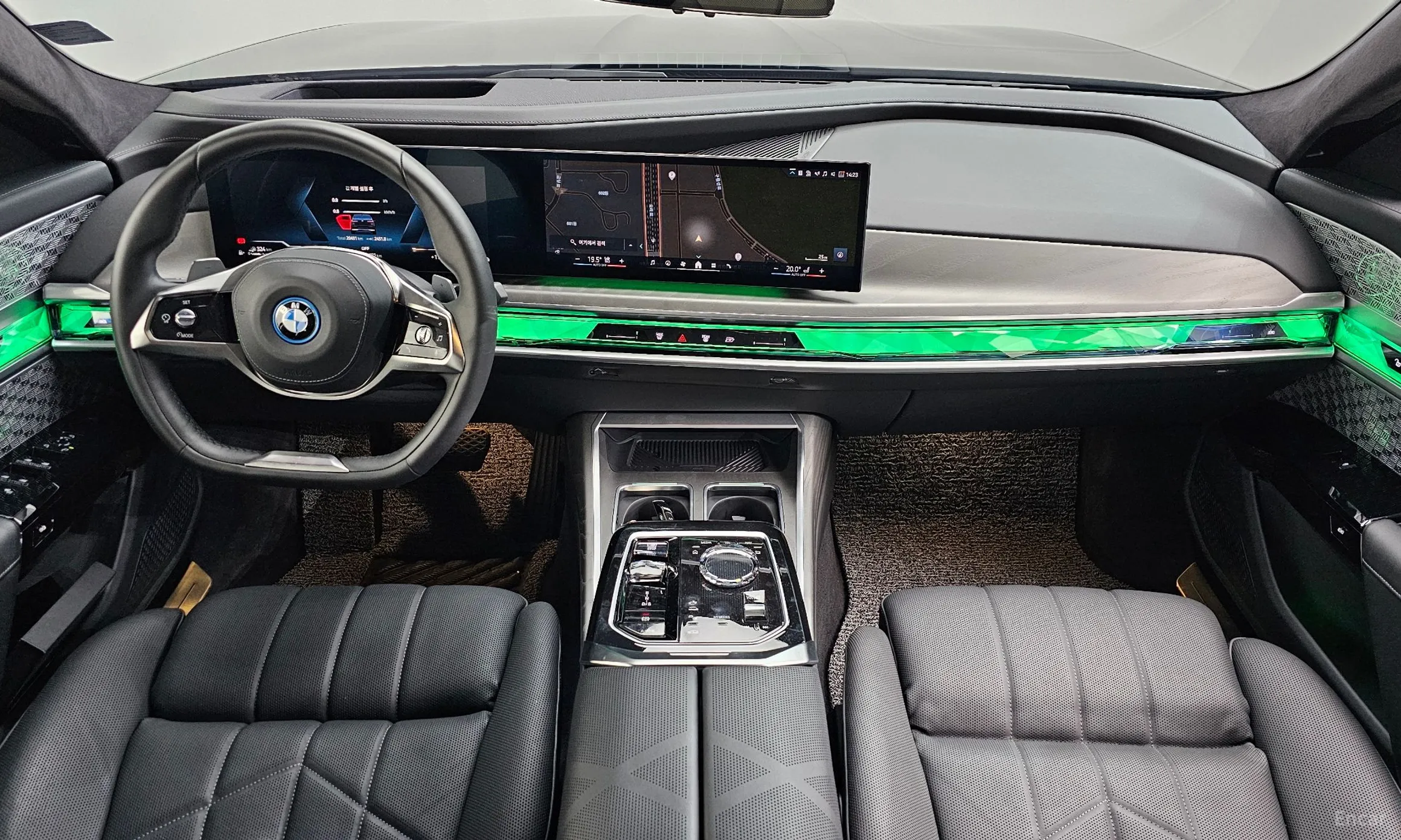BMW 7 Series (G70) превью 7