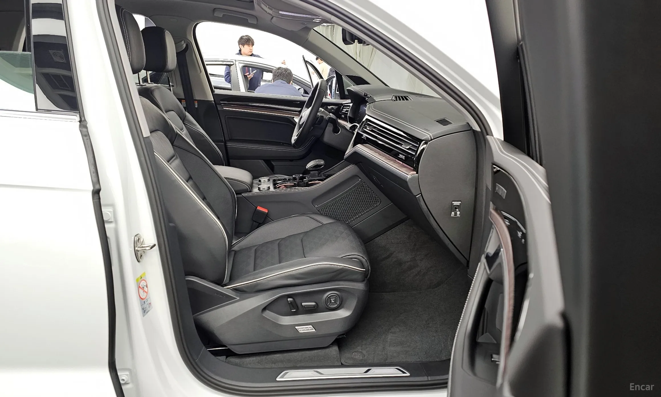 Volkswagen Touareg 3rd Generation превью 11