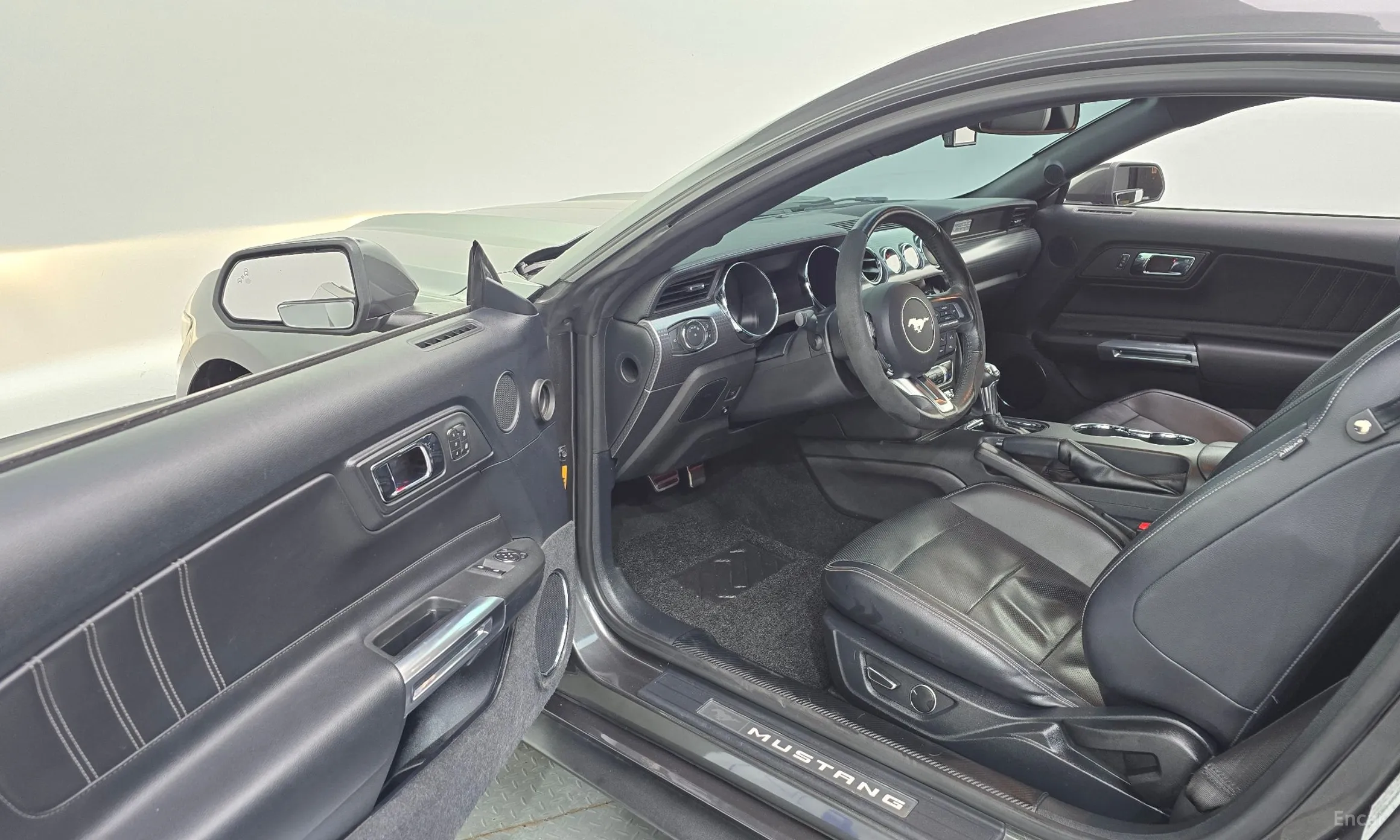 Ford Mustang превью 10