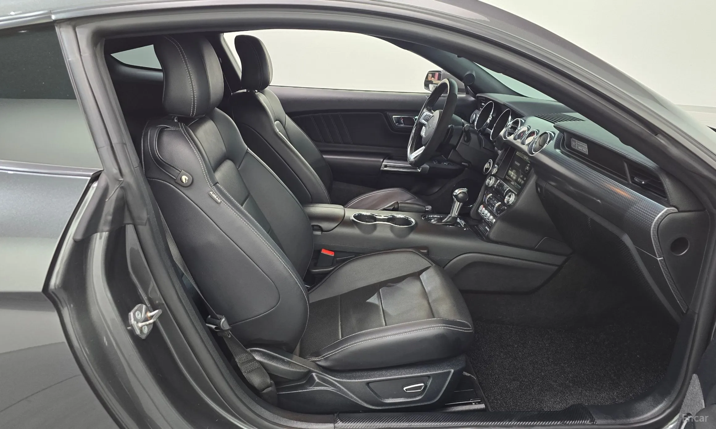 Ford Mustang превью 11
