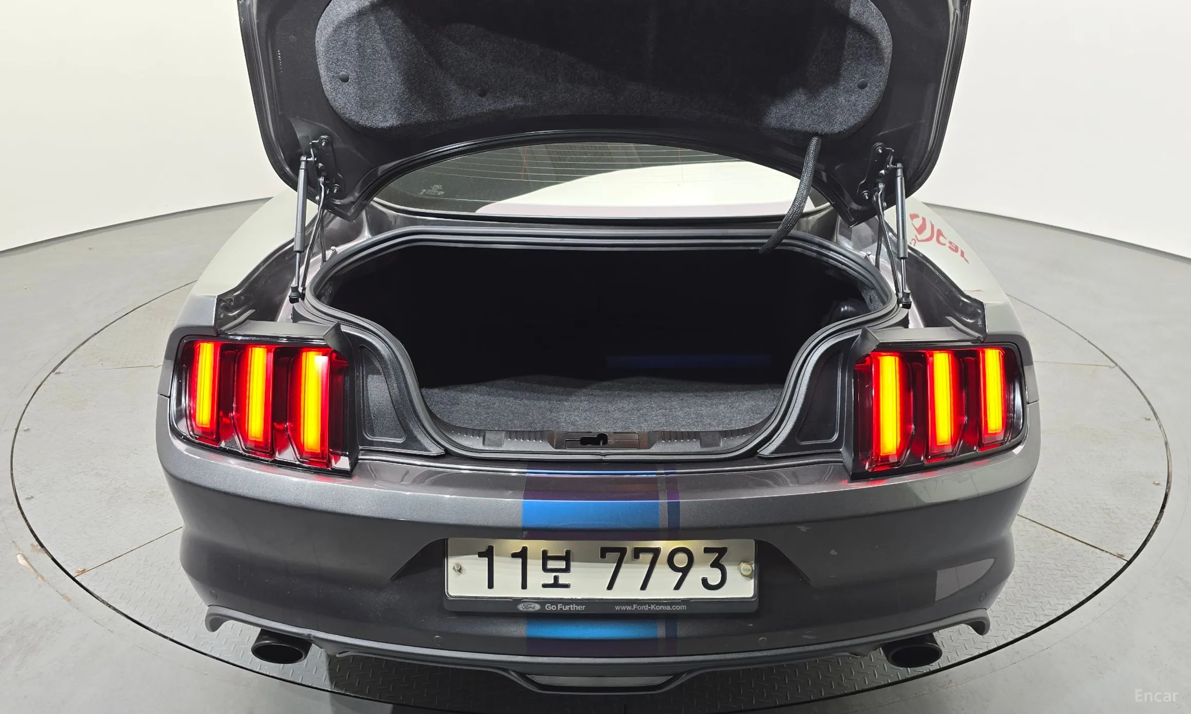Ford Mustang превью 20