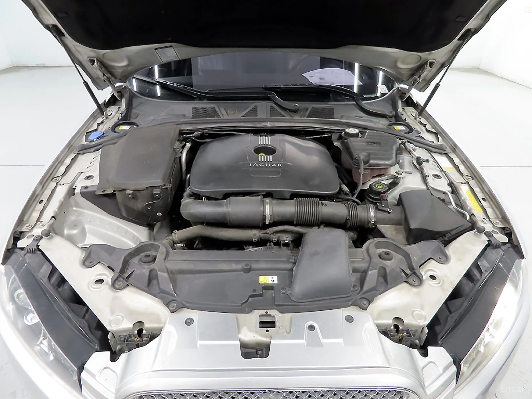Jaguar New XF превью 18