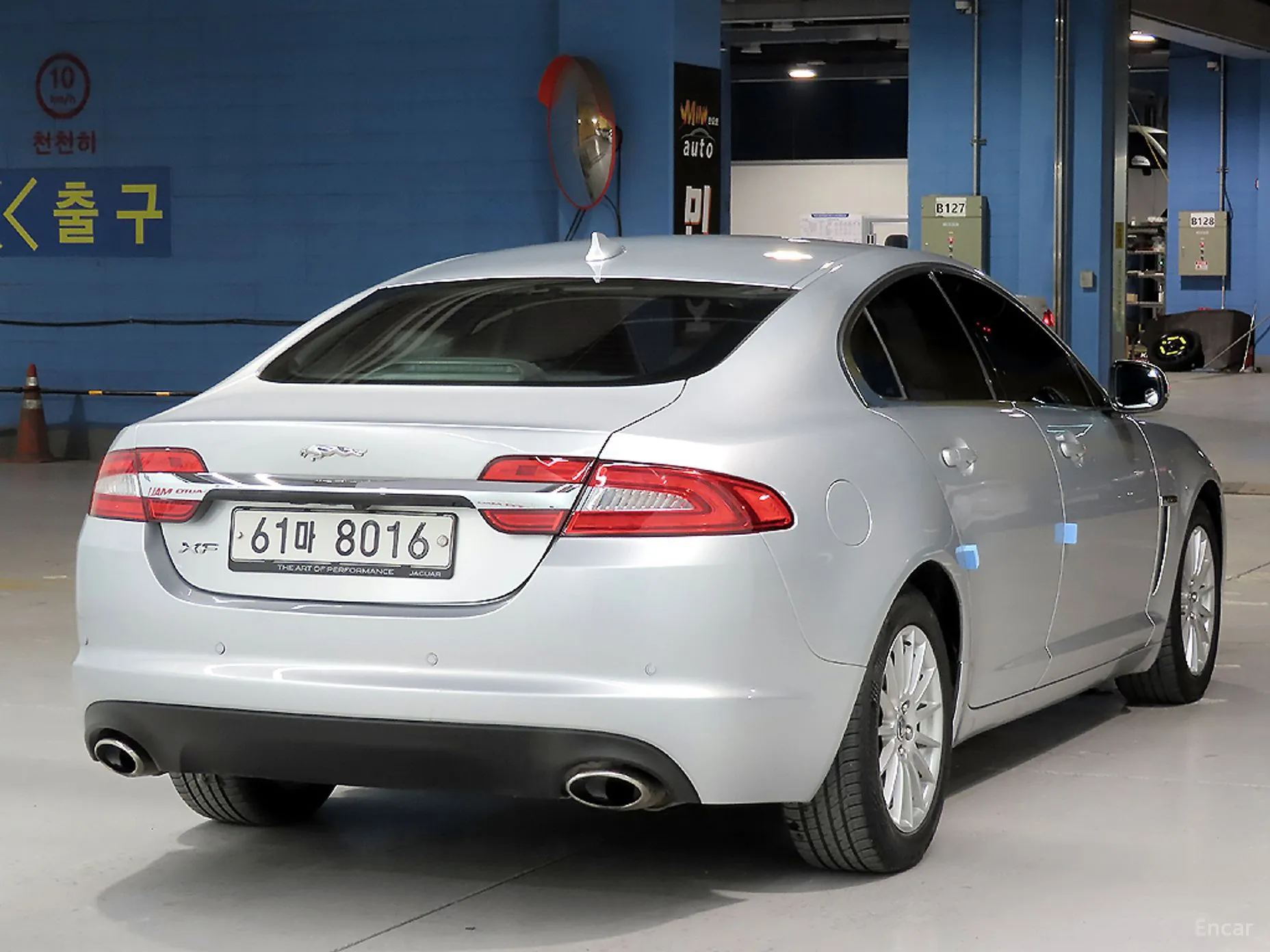 Jaguar New XF превью 4
