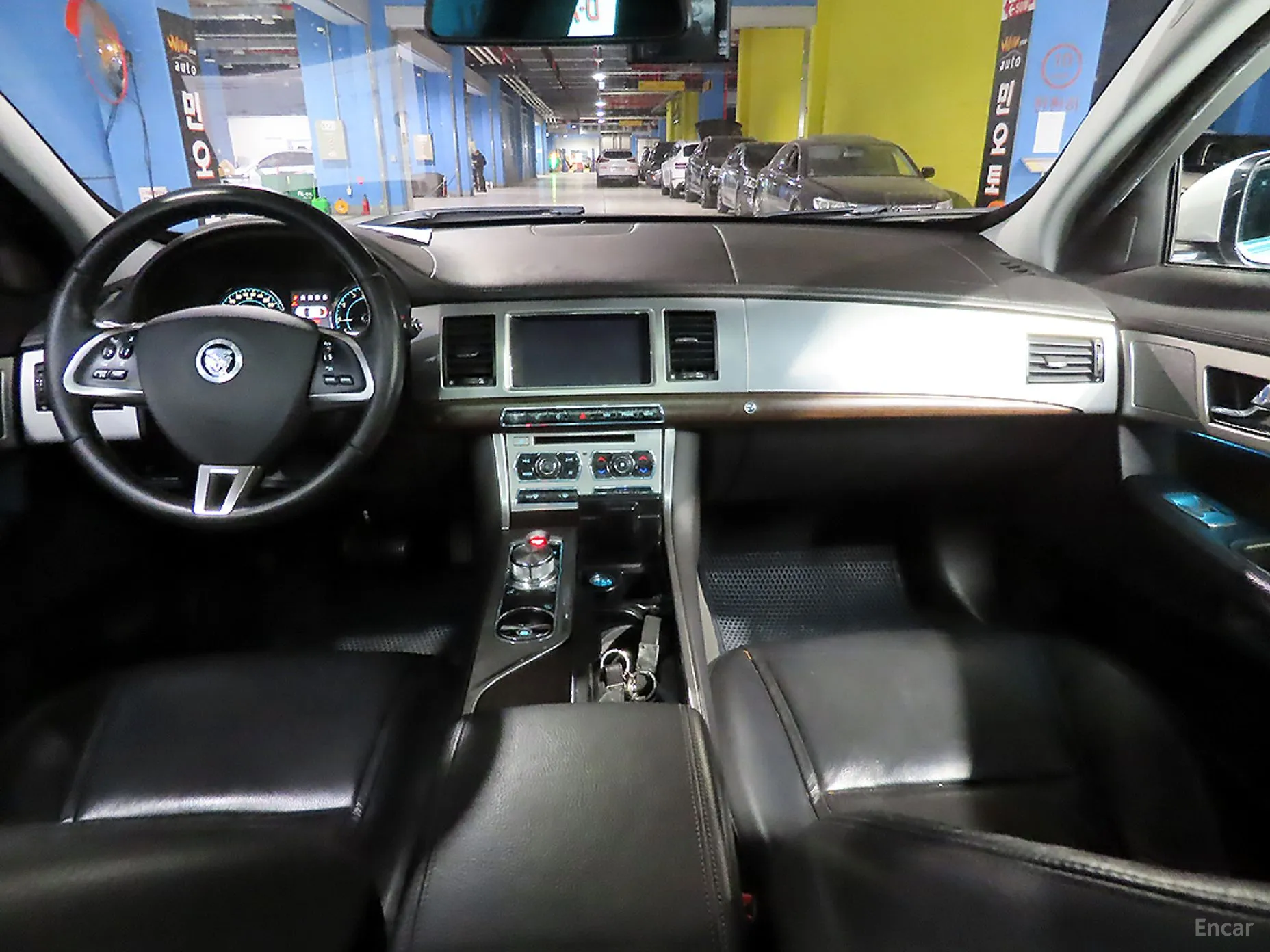 Jaguar New XF превью 5