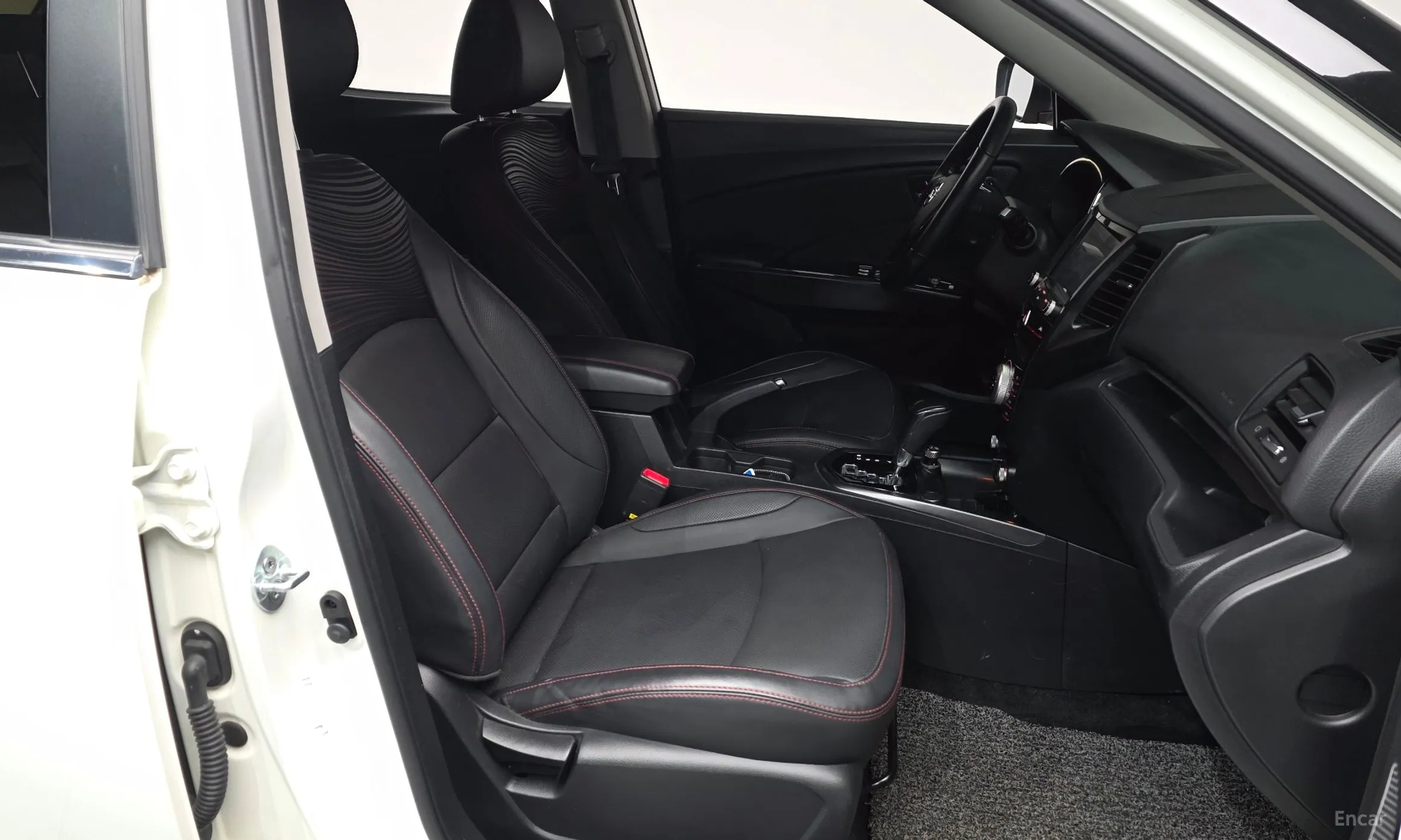 KG Mobility (SsangYong) Tivoli Air превью 10