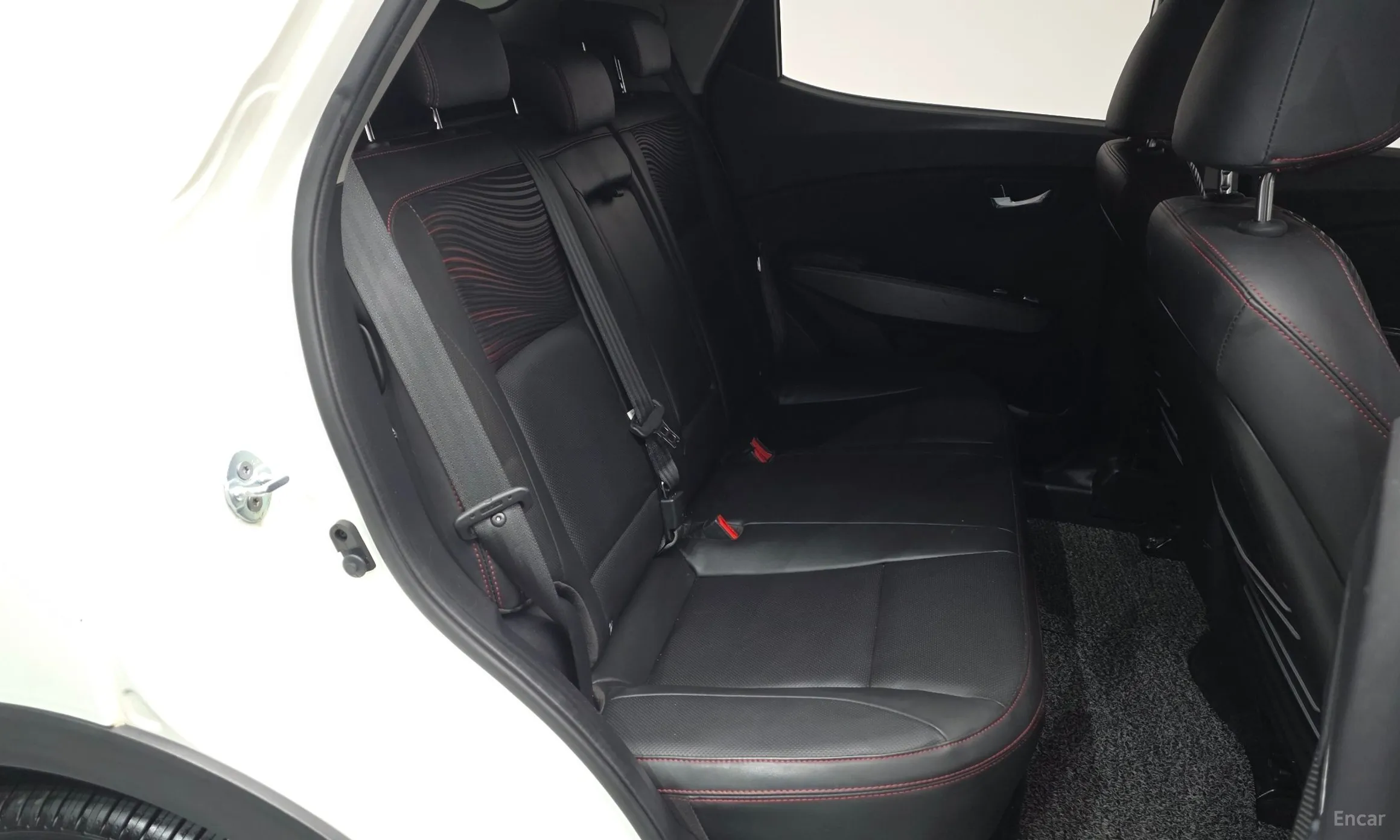 KG Mobility (SsangYong) Tivoli Air превью 11