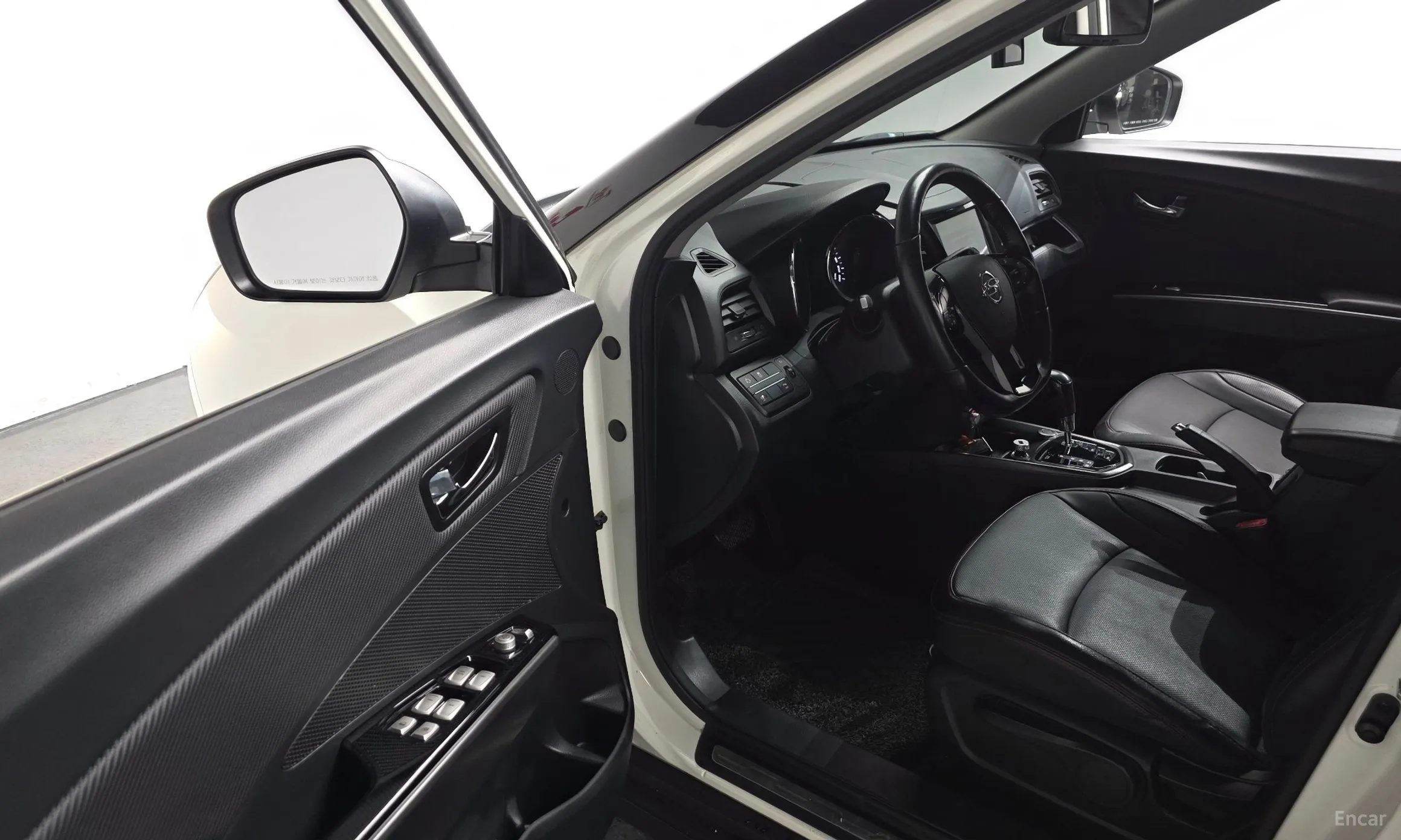 KG Mobility (SsangYong) Tivoli Air превью 12
