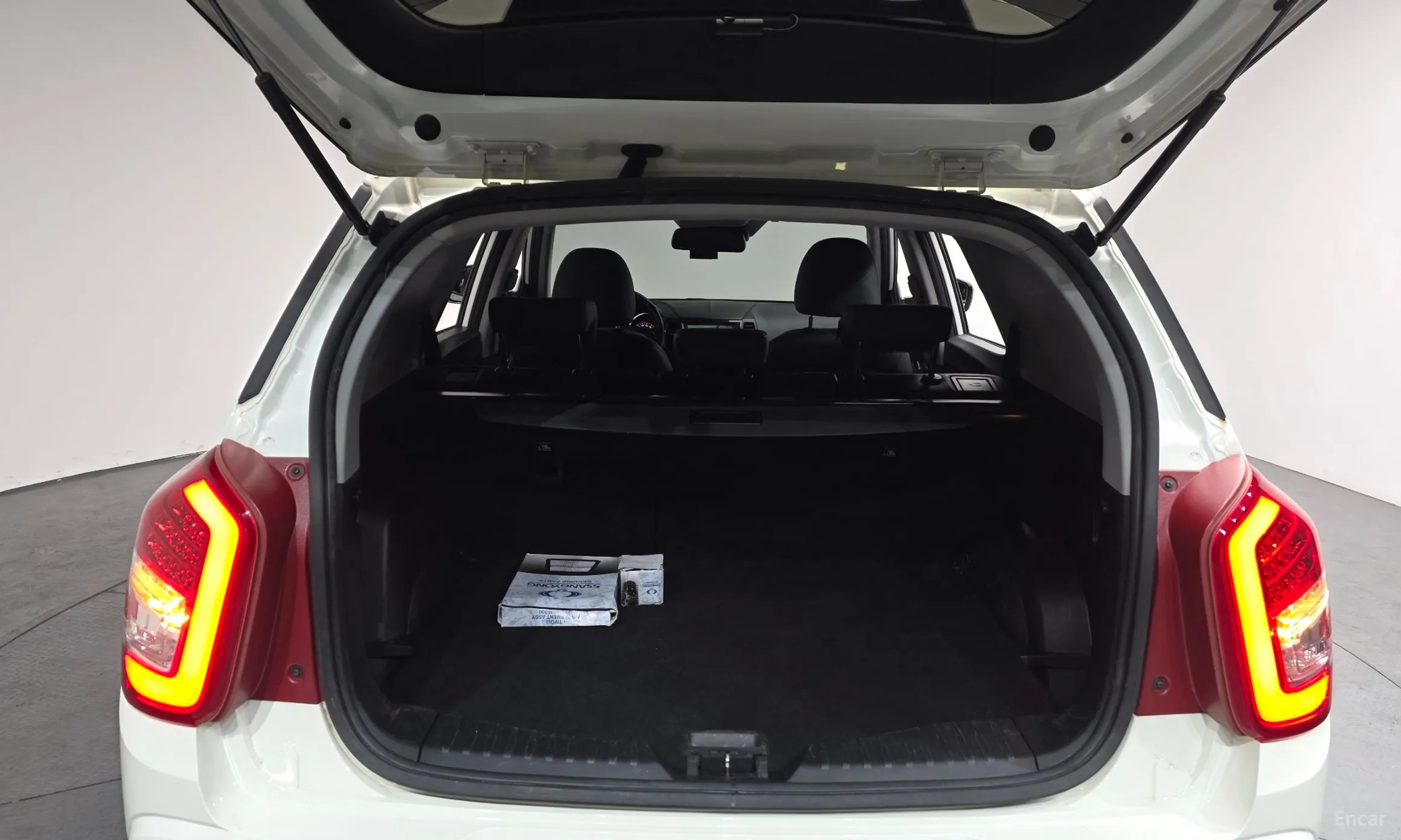 KG Mobility (SsangYong) Tivoli Air превью 20