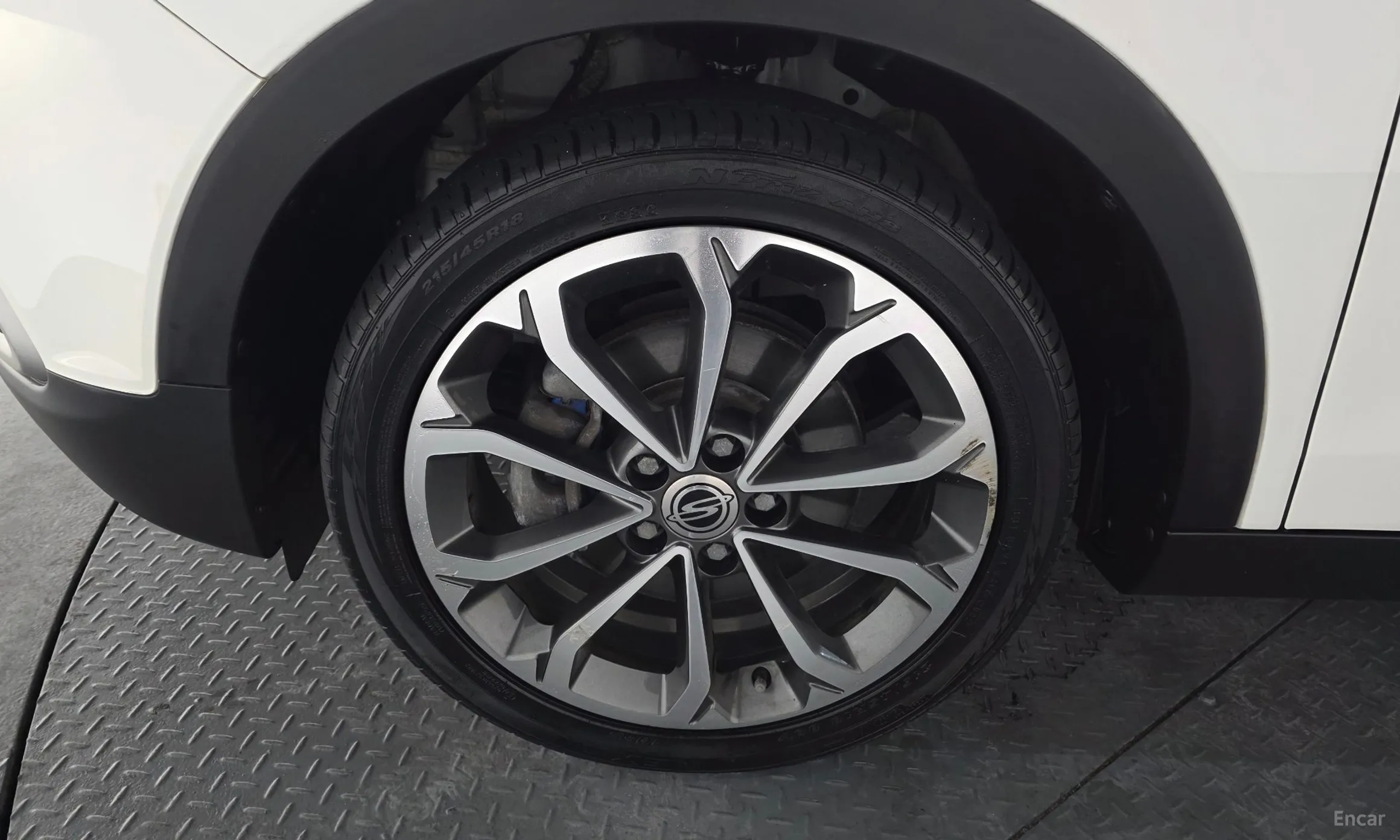 KG Mobility (SsangYong) Tivoli Air превью 5