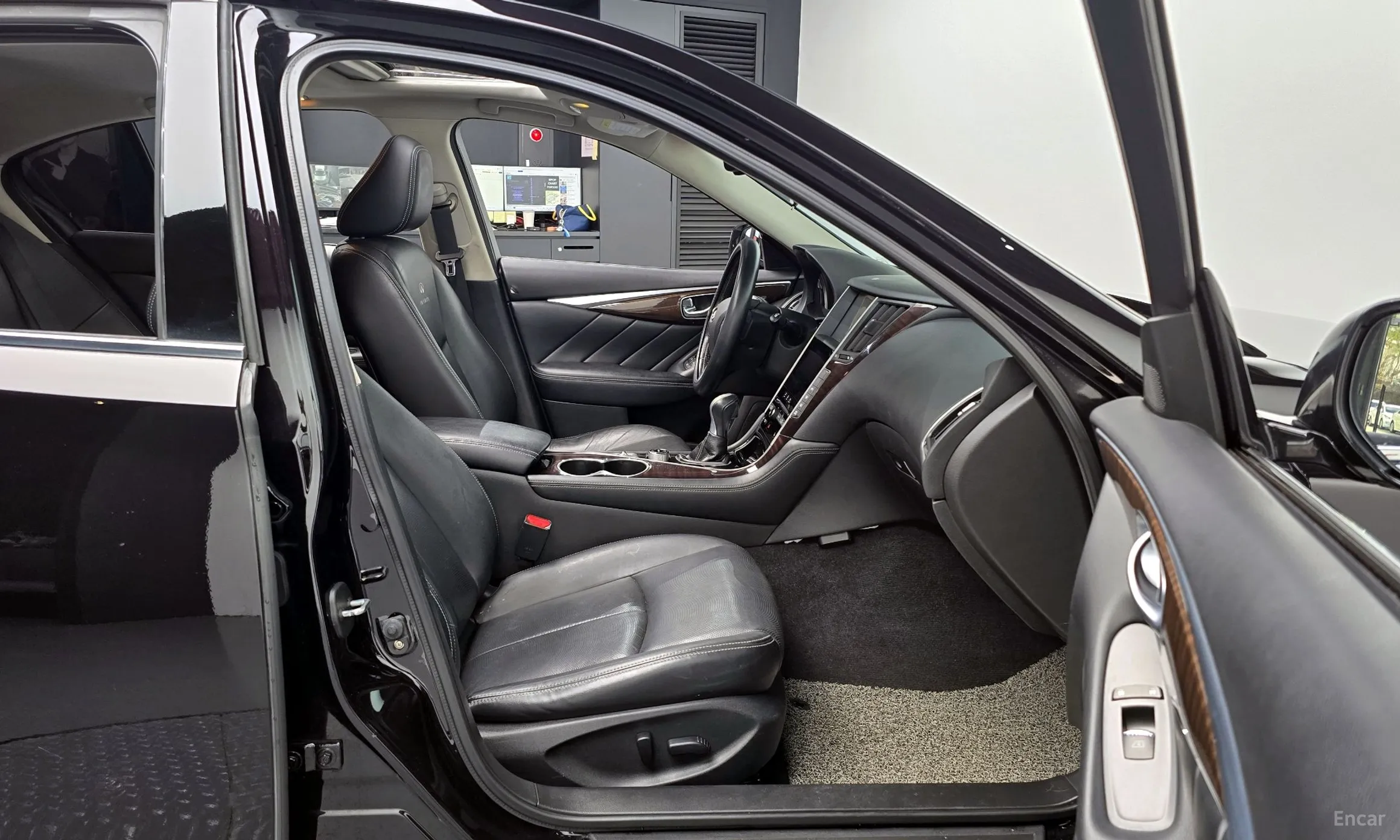 Infiniti Q50 превью 10