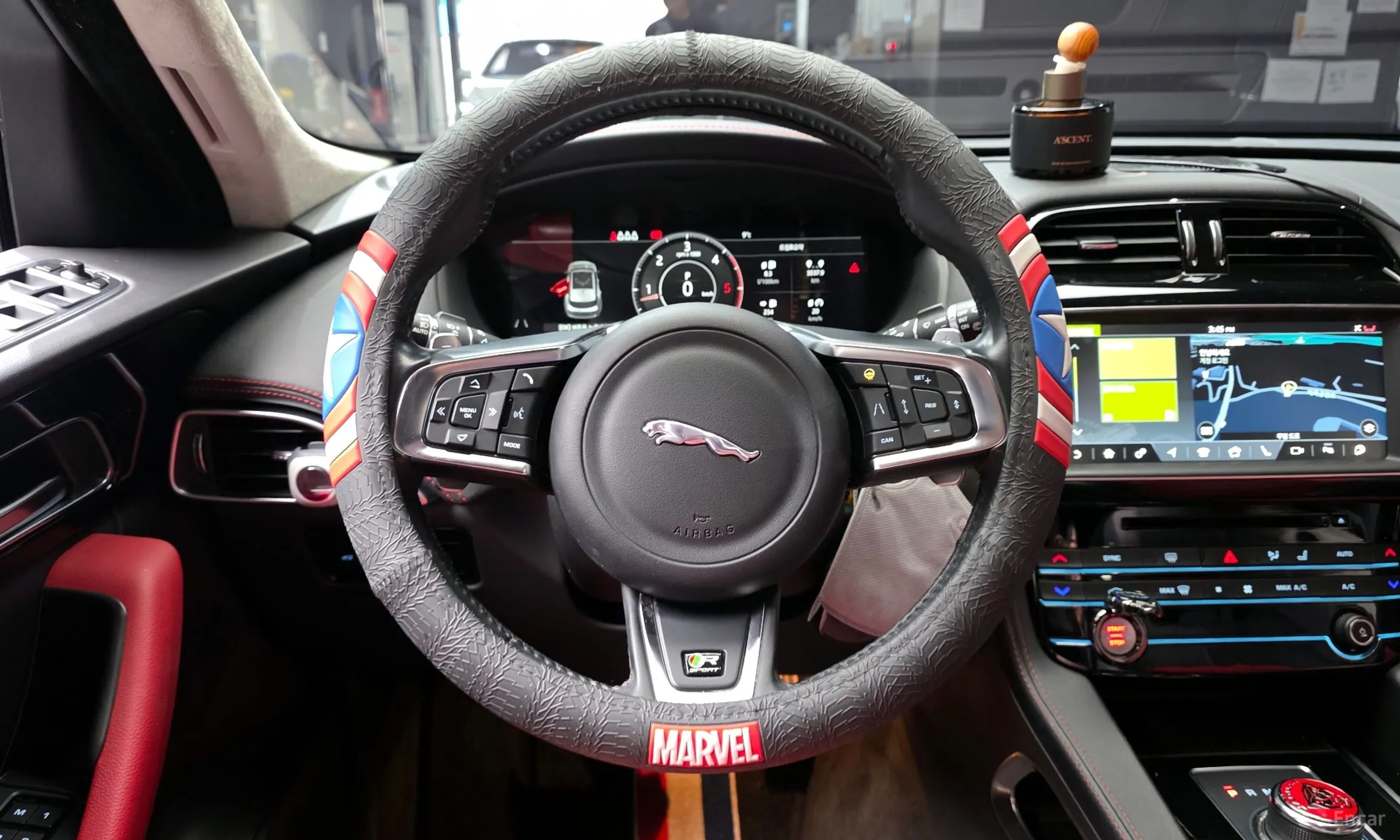 Jaguar F-PACE превью 13