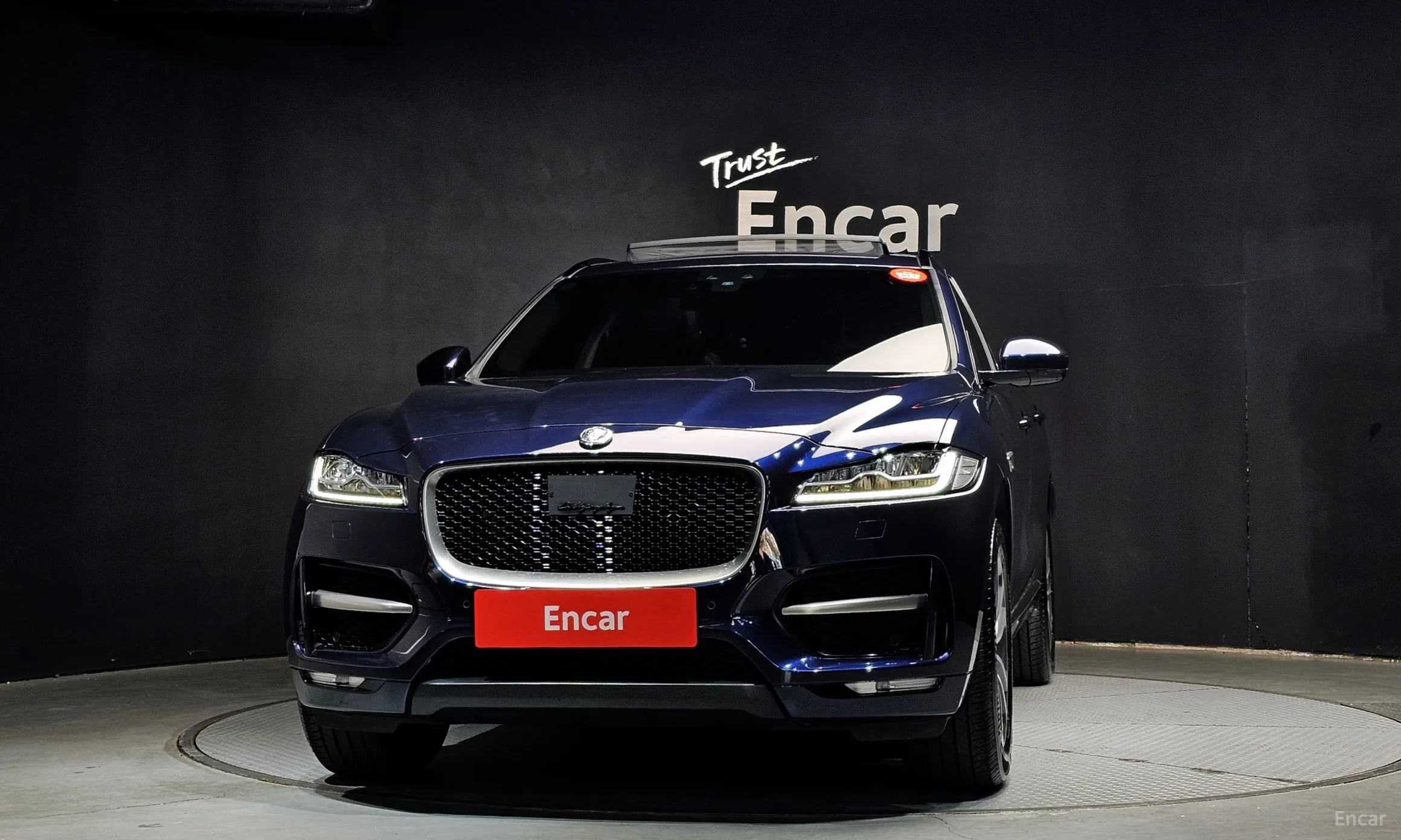 Jaguar F-PACE превью 3