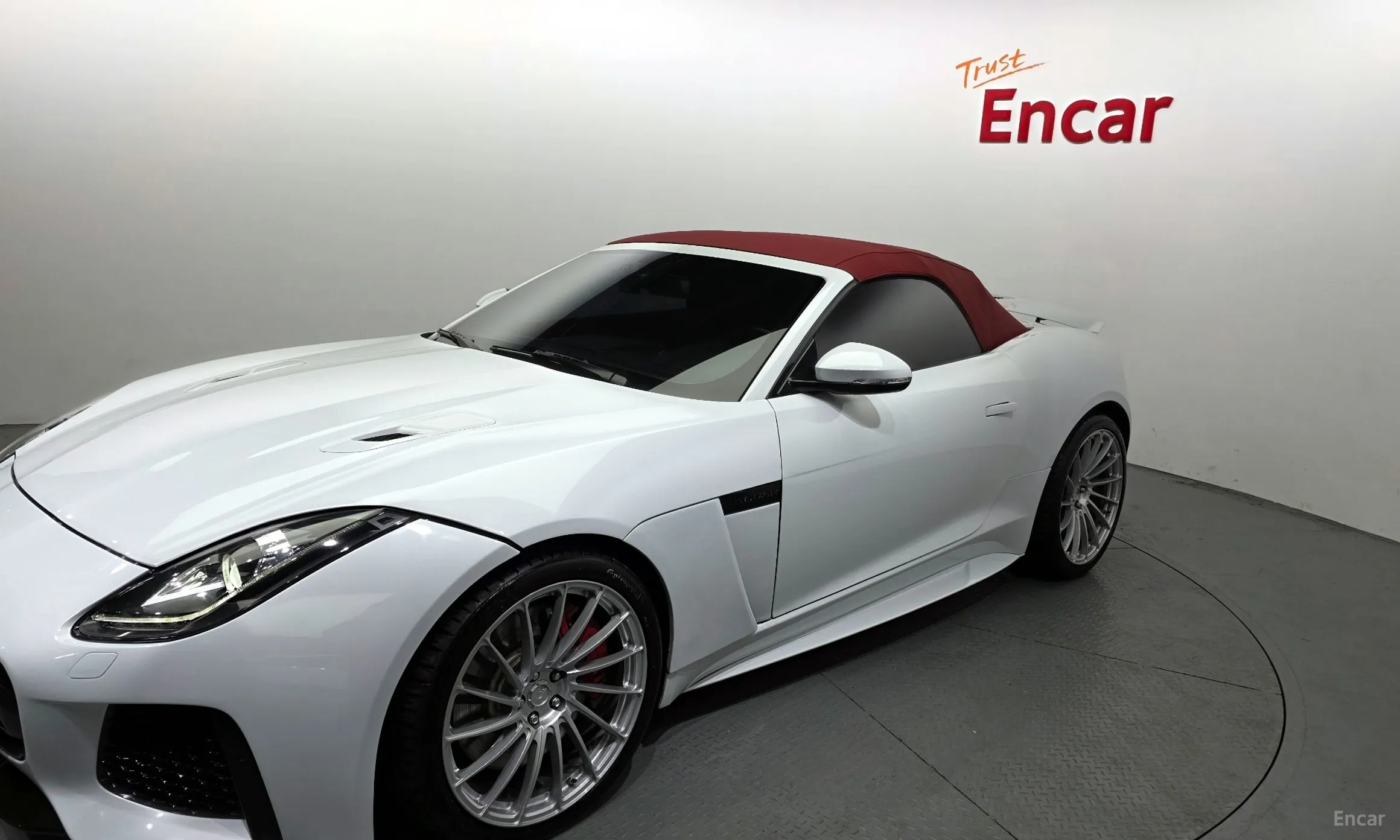 Jaguar F-TYPE превью 20