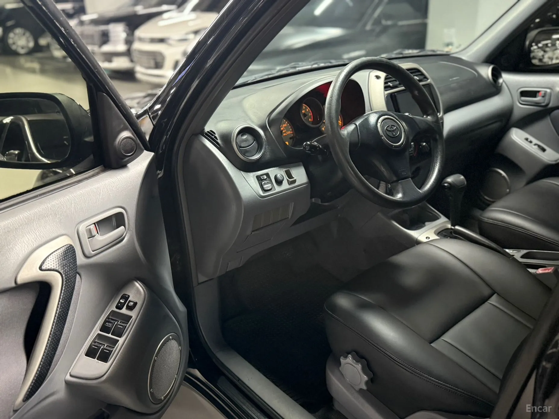 Toyota RAV4 превью 8