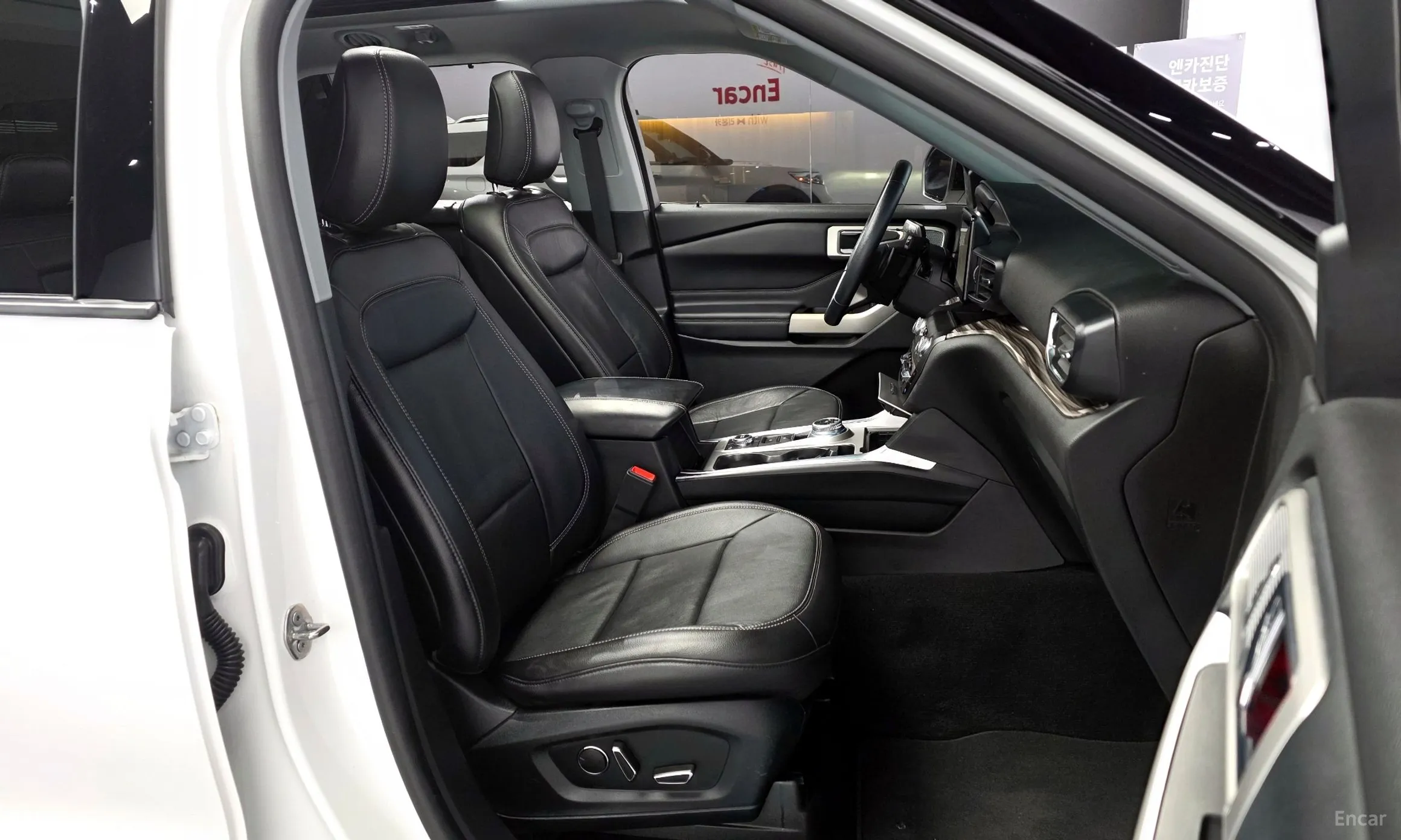 Ford Explorer 6th Generation превью 11