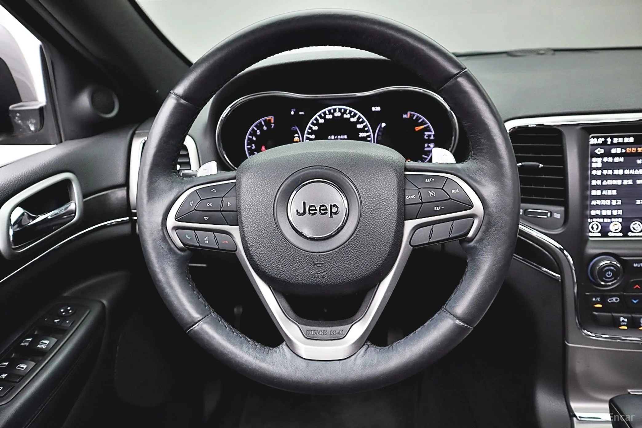Jeep Grand Cherokee превью 10