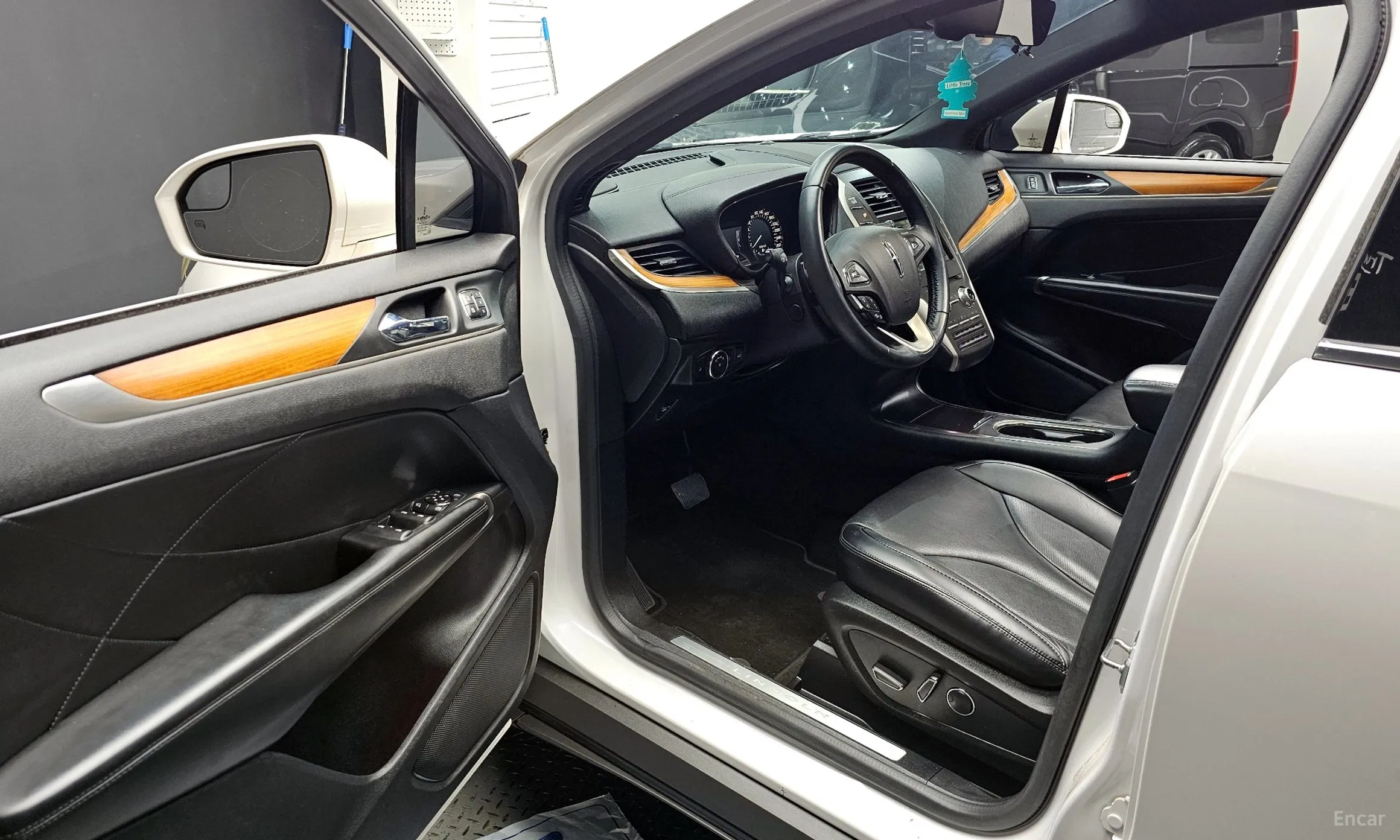 Lincoln MKC превью 10