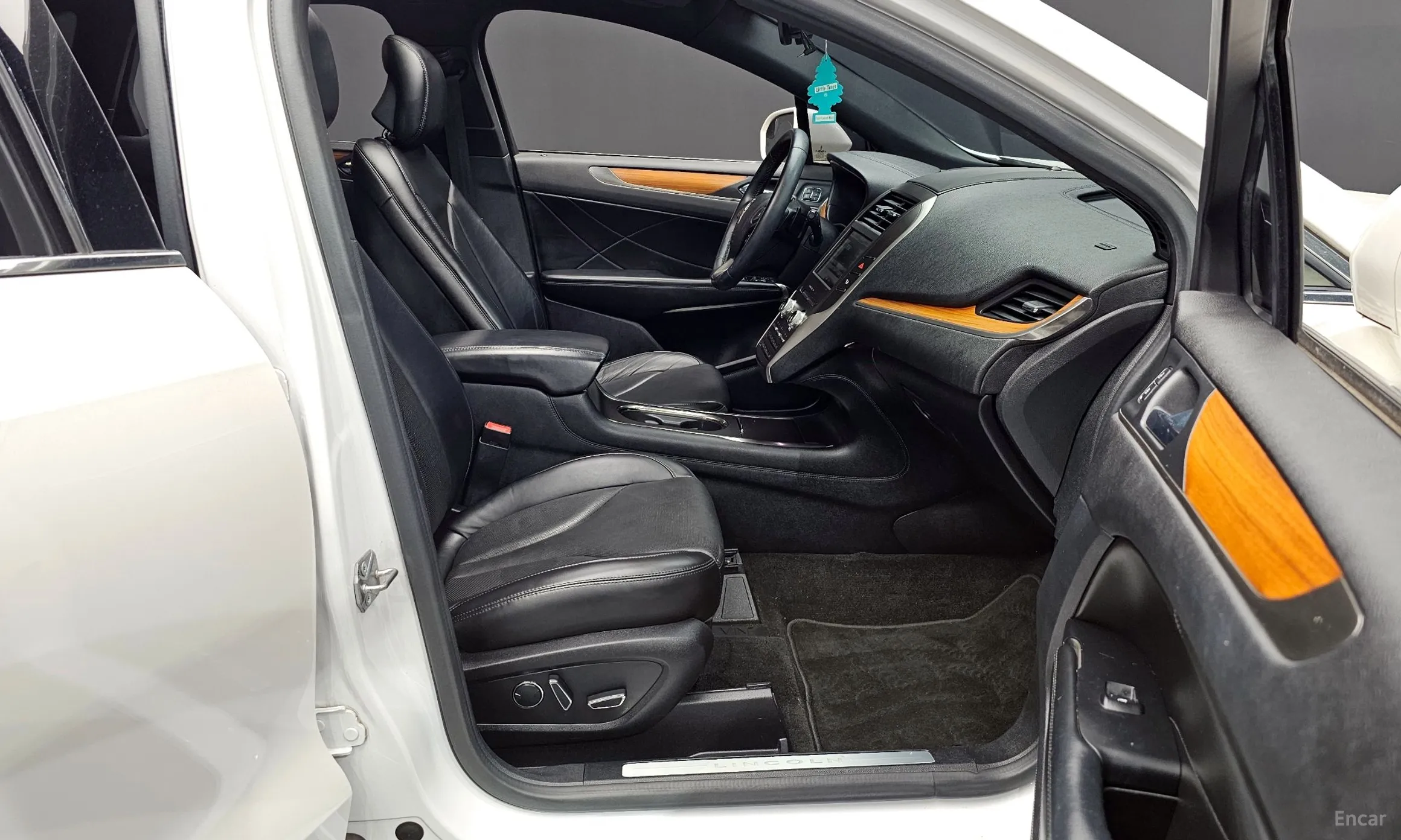 Lincoln MKC превью 11