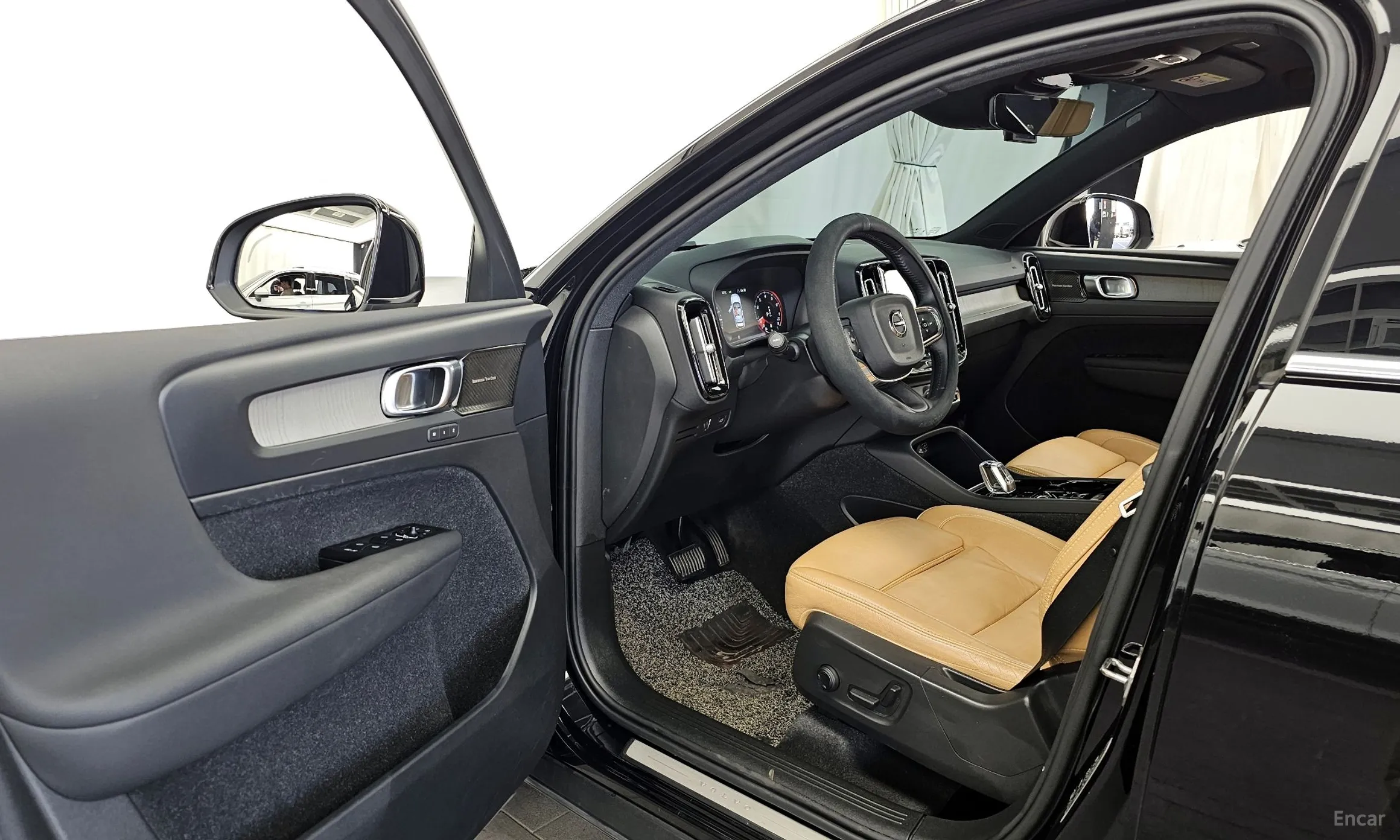 Volvo XC40 превью 10