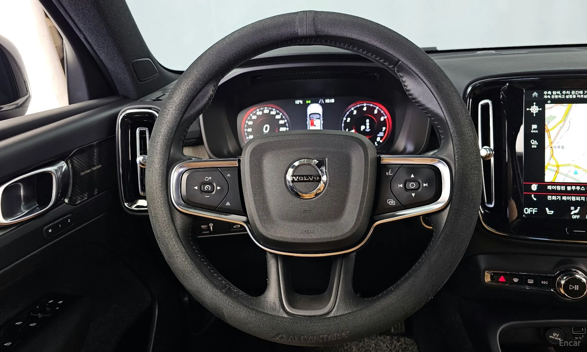Volvo XC40 превью 13
