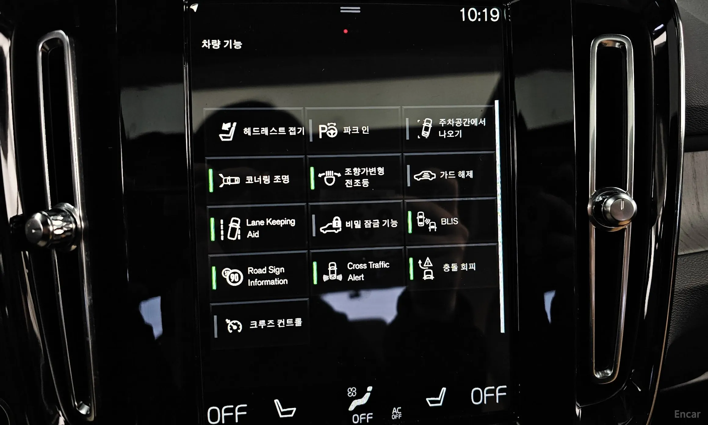 Volvo XC40 превью 17