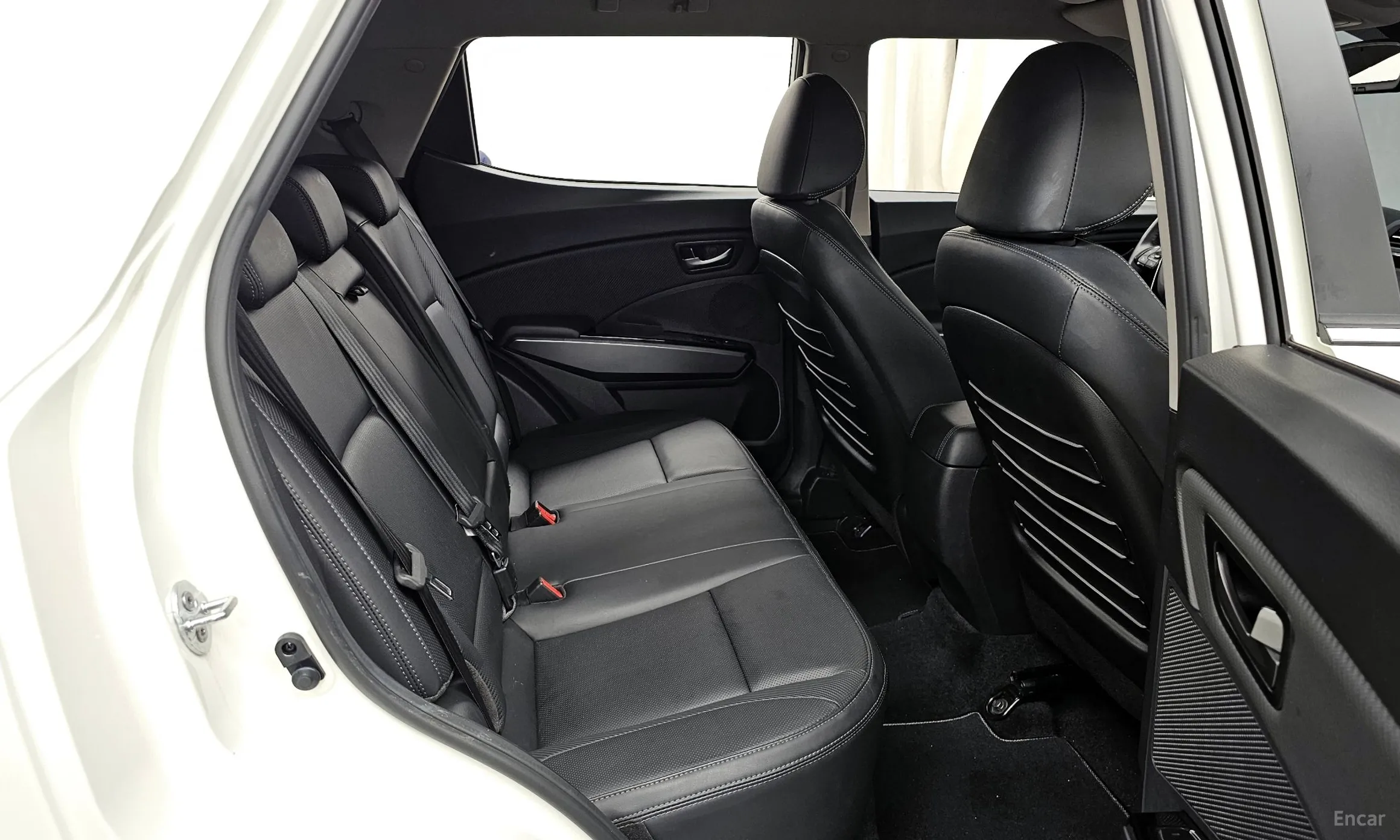 KG Mobility (SsangYong) Tivoli превью 12