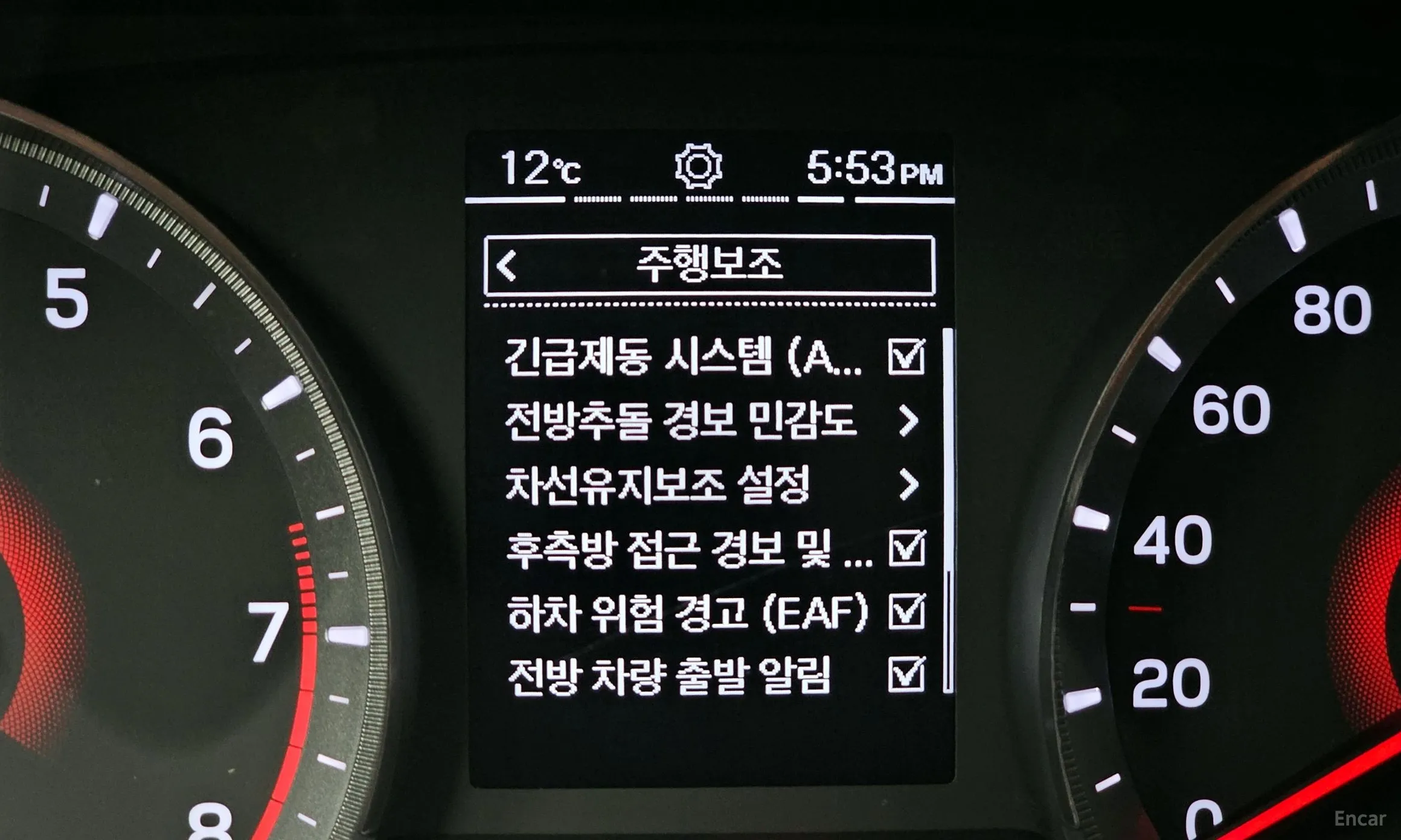 KG Mobility (SsangYong) Tivoli превью 17