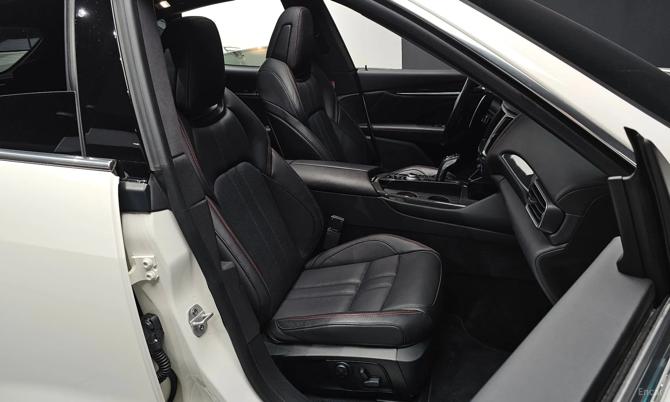 Maserati Levante превью 10
