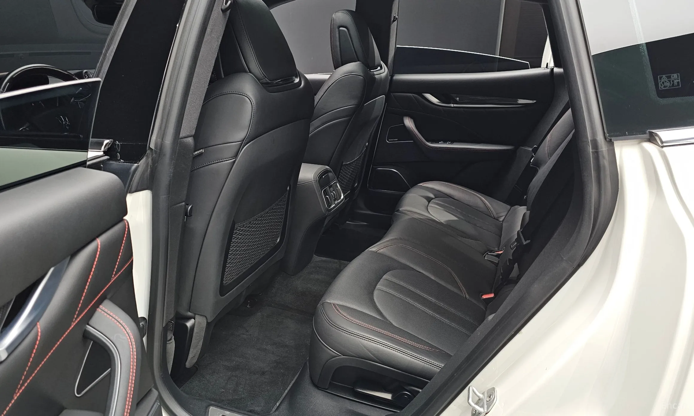 Maserati Levante превью 12