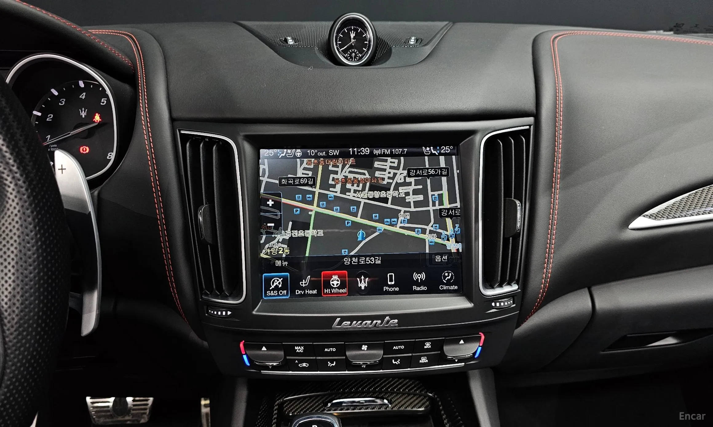 Maserati Levante превью 14