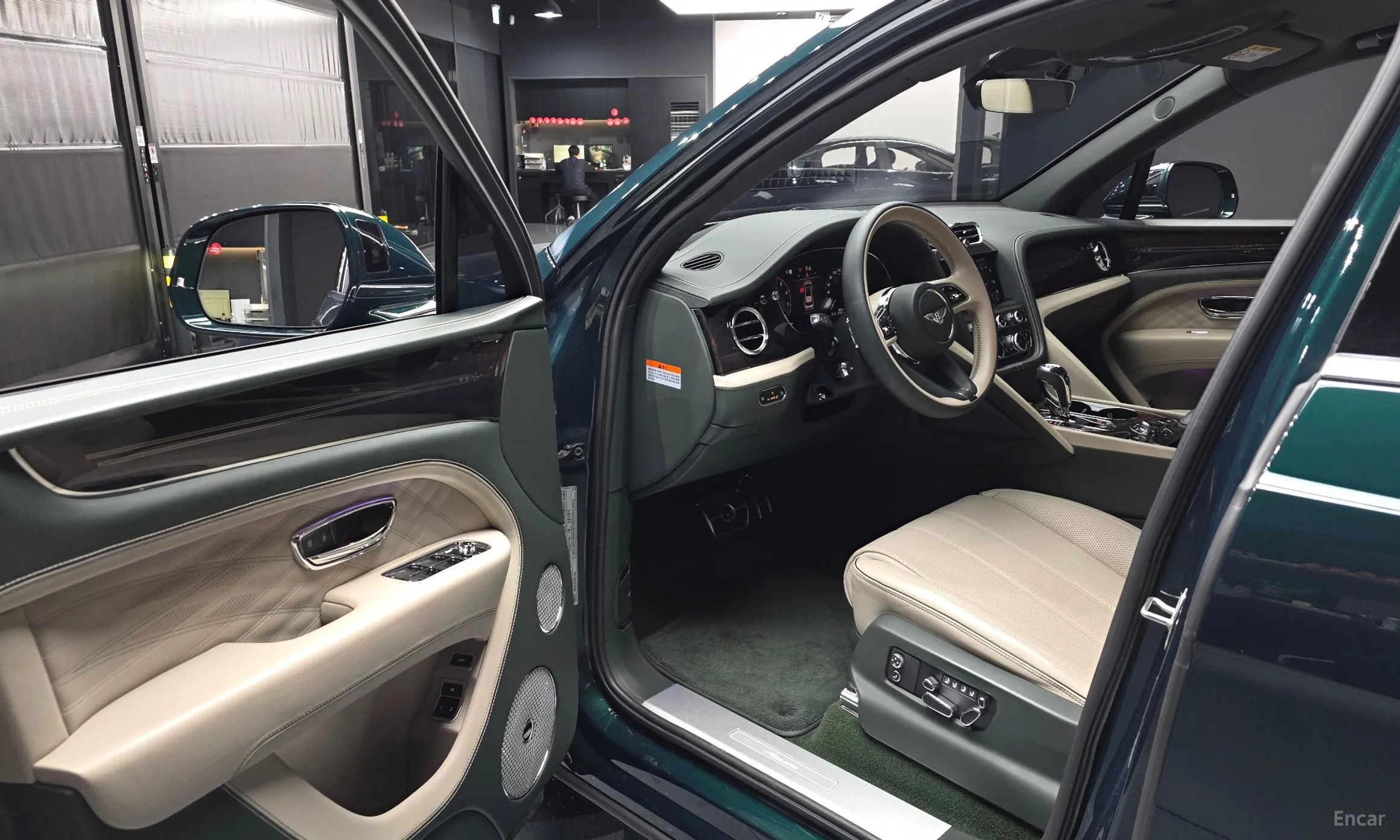 Bentley Bentayga превью 10