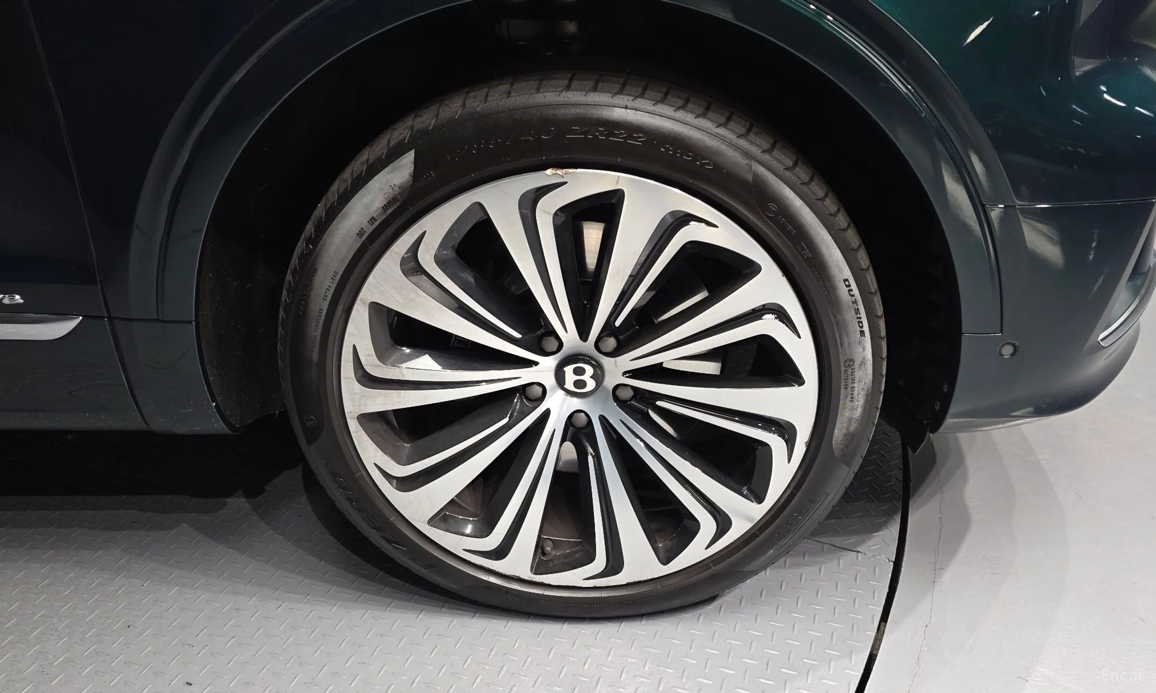 Bentley Bentayga превью 5