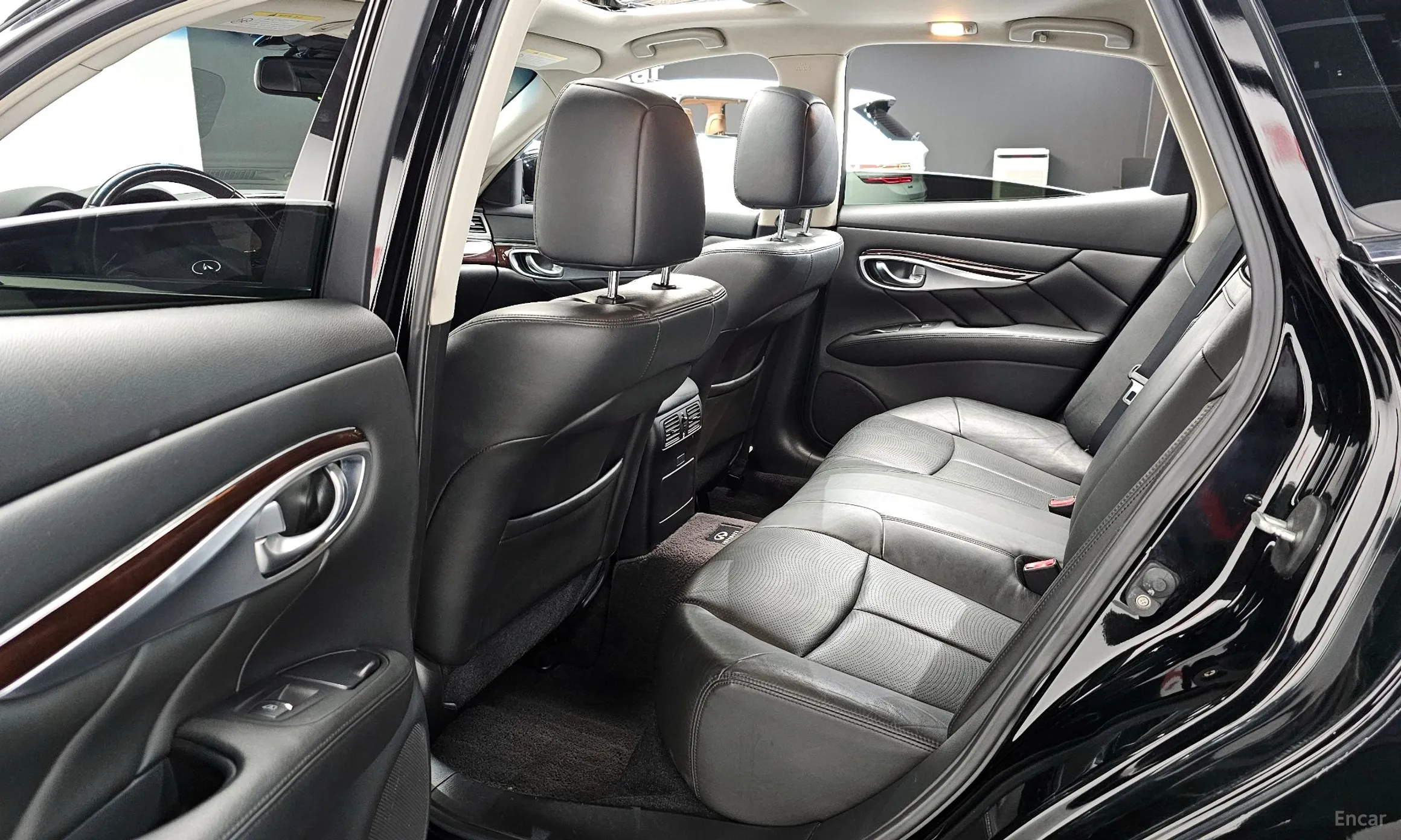 Infiniti M37 превью 12