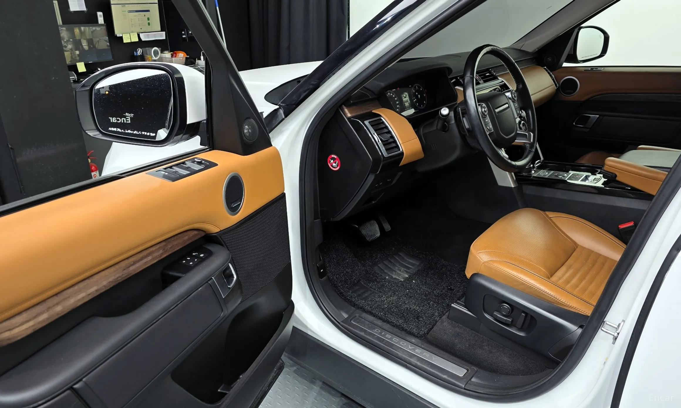 Land Rover Discovery 5 превью 10