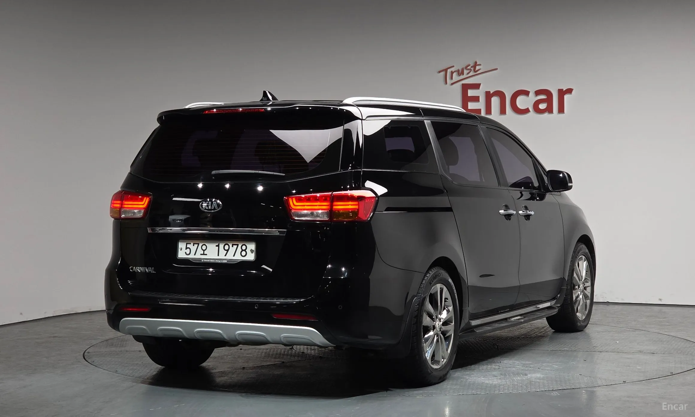 Kia Carnival превью 2