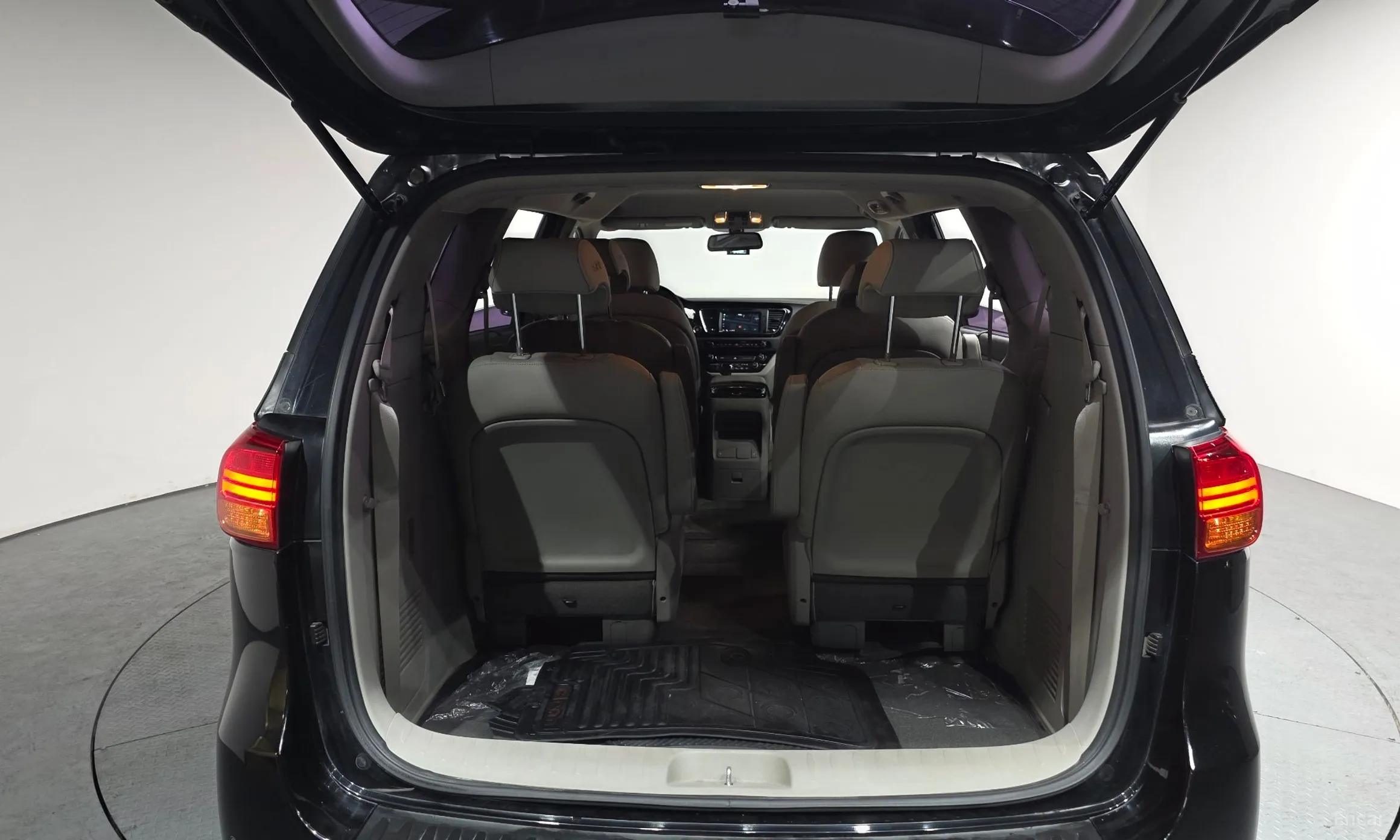Kia Carnival превью 20