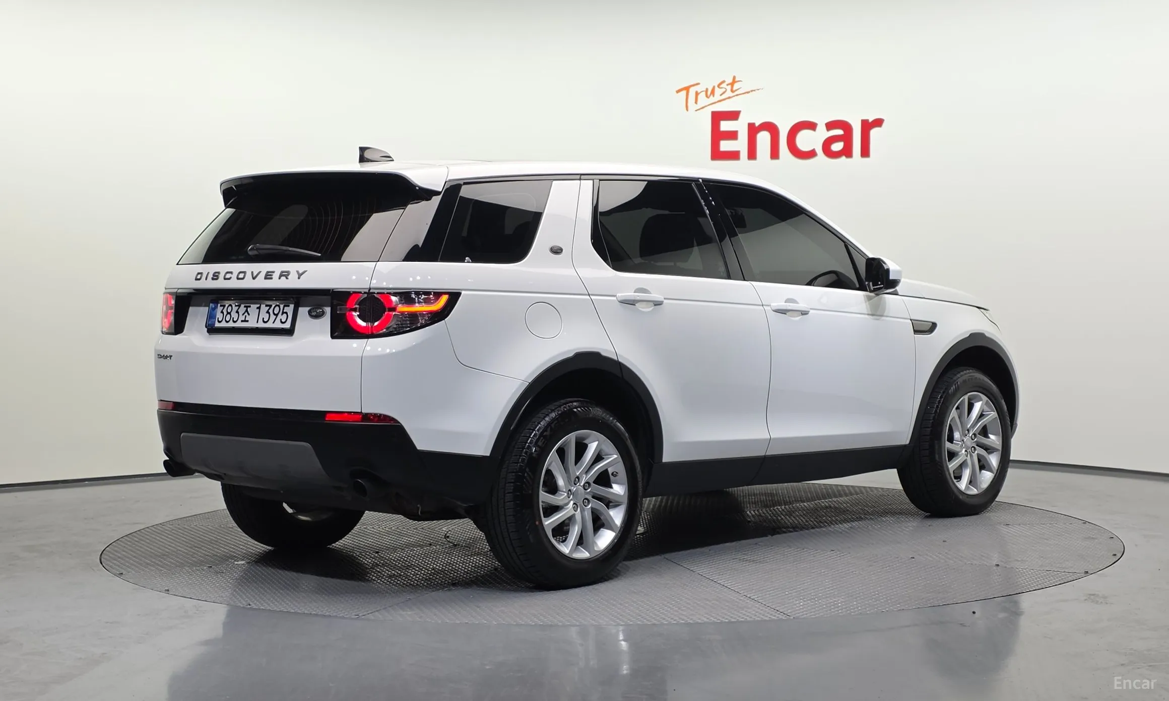 Land Rover Discovery Sports превью 2
