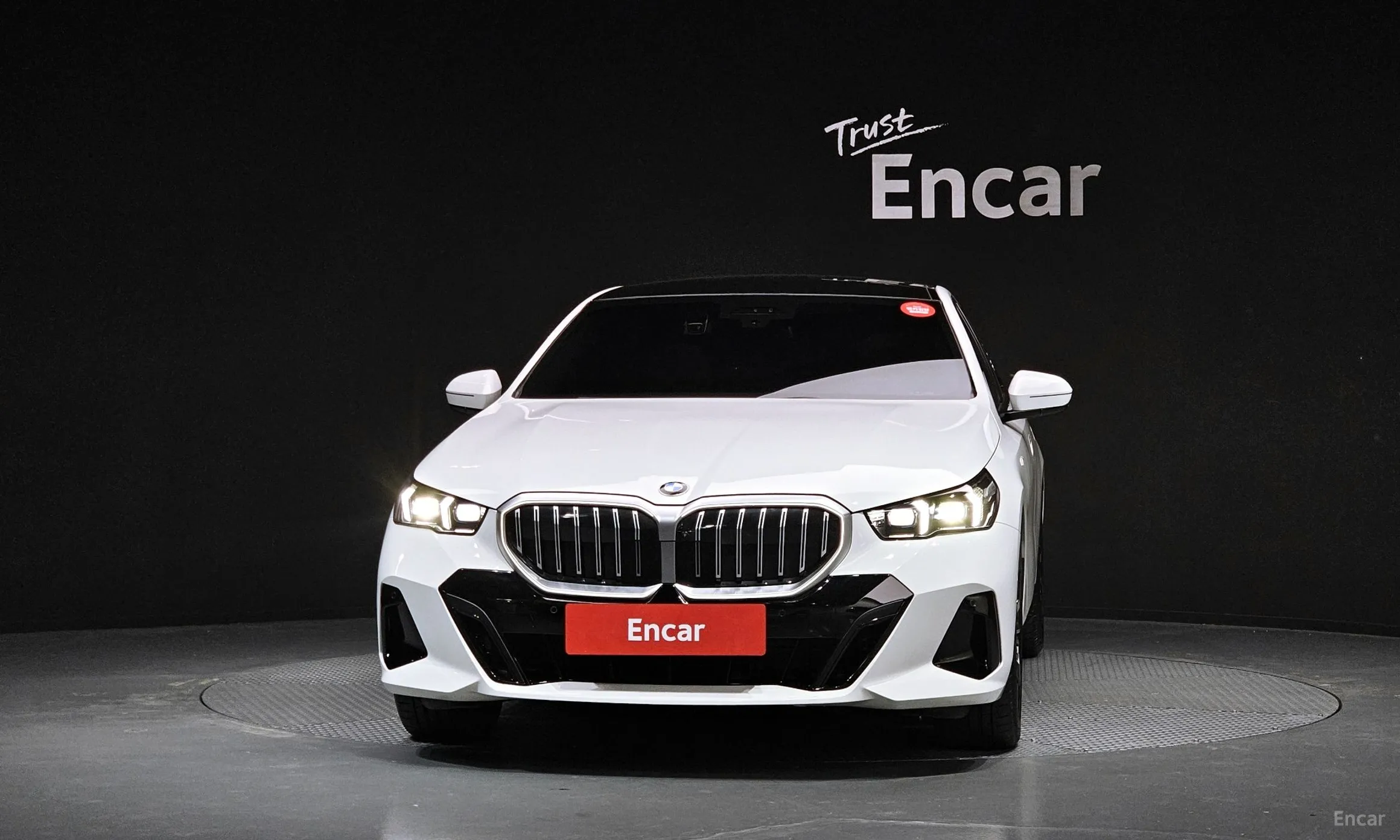BMW 5 Series (G60) превью 3