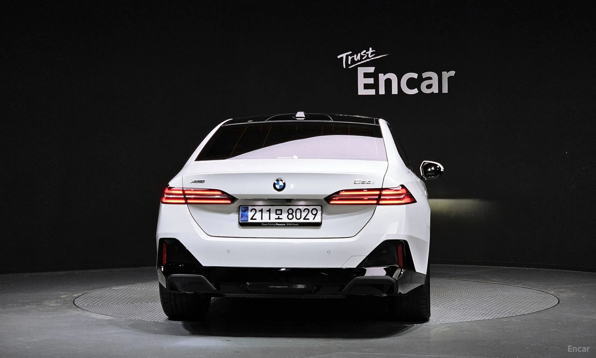 BMW 5 Series (G60) превью 4